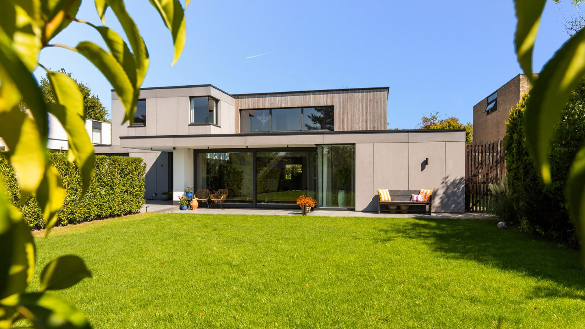 Radio 538 DJ Niels van Baarlen zet zijn miljoenen villa te koop. Zie foto's 2