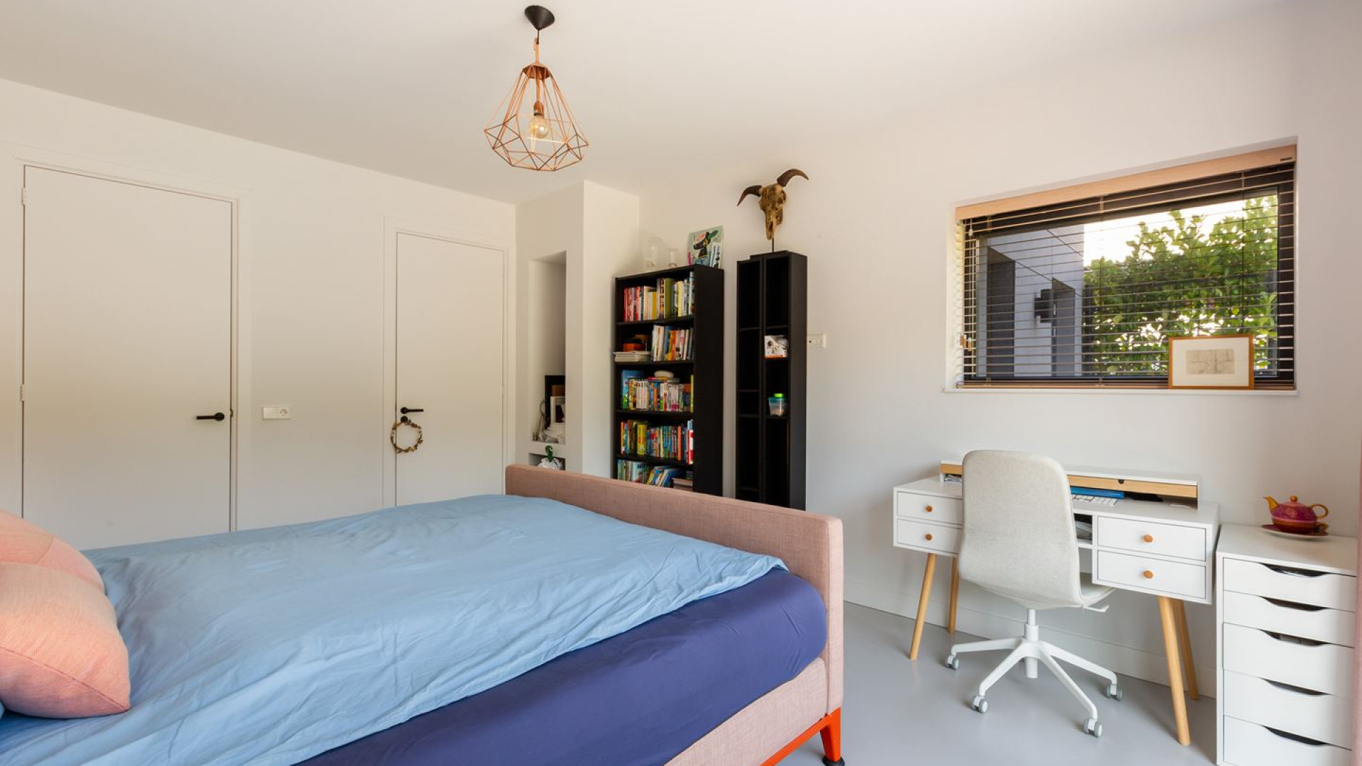 Radio 538 DJ Niels van Baarlen zet zijn miljoenen villa te koop. Zie foto's 10