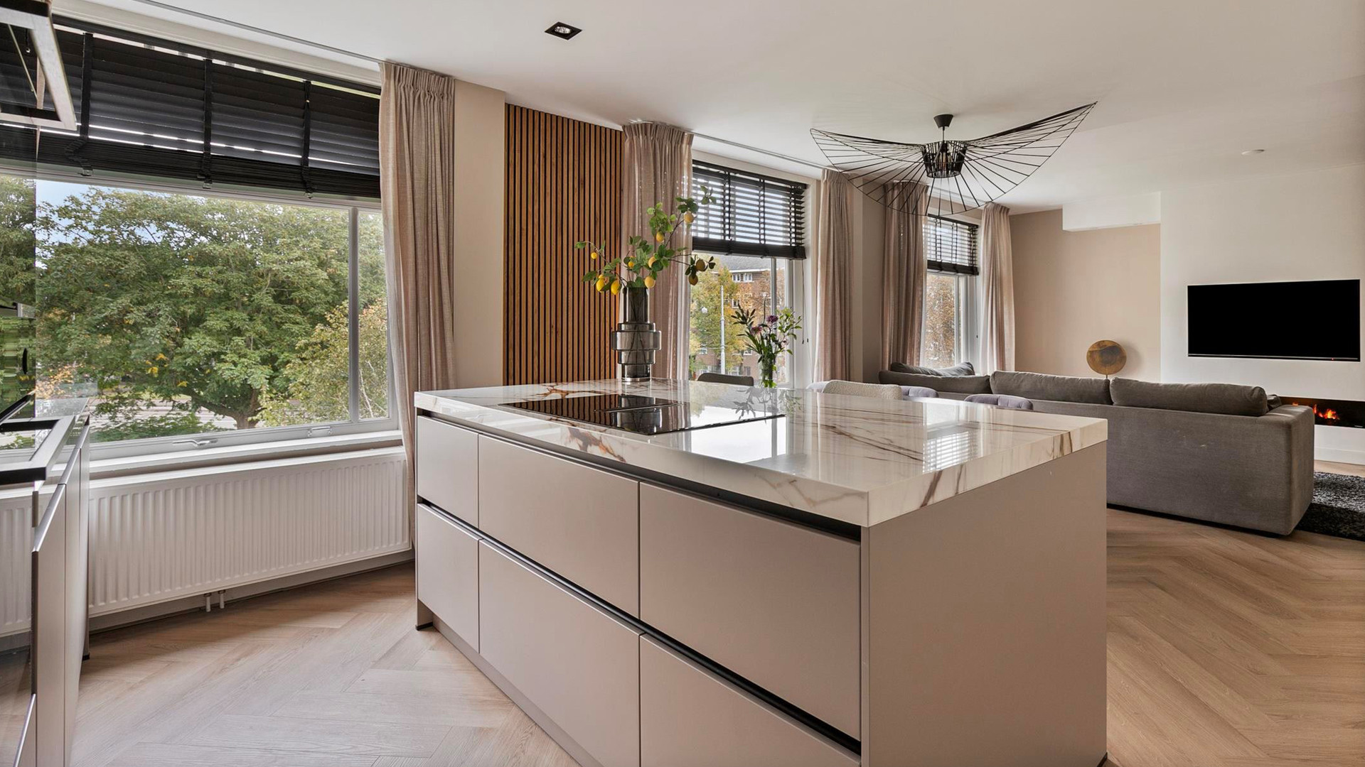 Daley Blind geeft forse korting op zijn appartement. Zie foto's 3