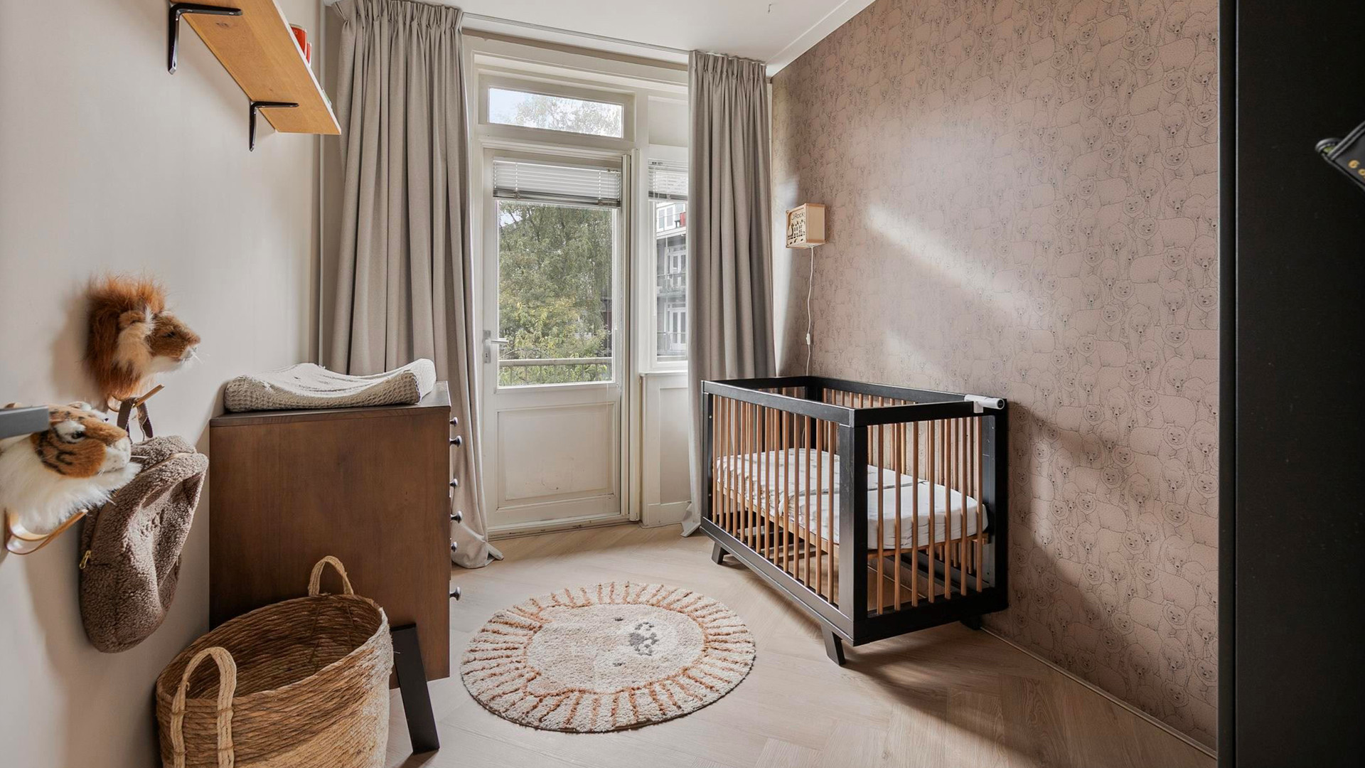 Daley Blind geeft forse korting op zijn appartement. Zie foto's 9