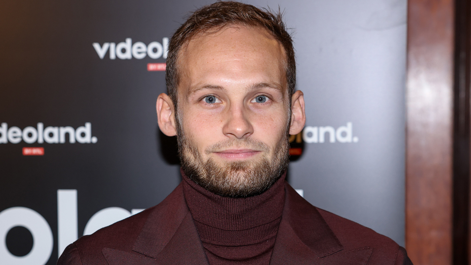 Daley Blind geeft forse korting op zijn appartement. Zie foto's 1