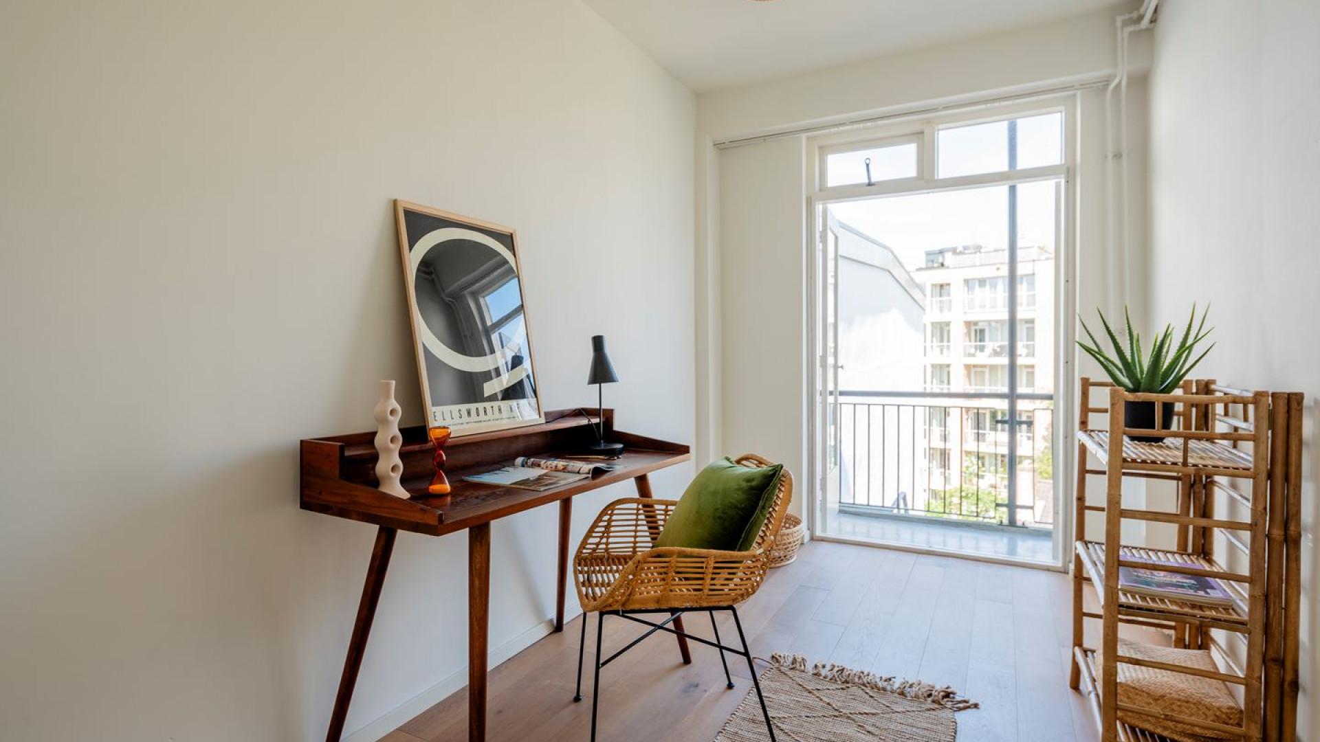 Bob Sikkes, bouwdeskundige van RTL programma Kopen zonder Kijken,  koopt penthouse in Amsterdam. Zie foto's 5