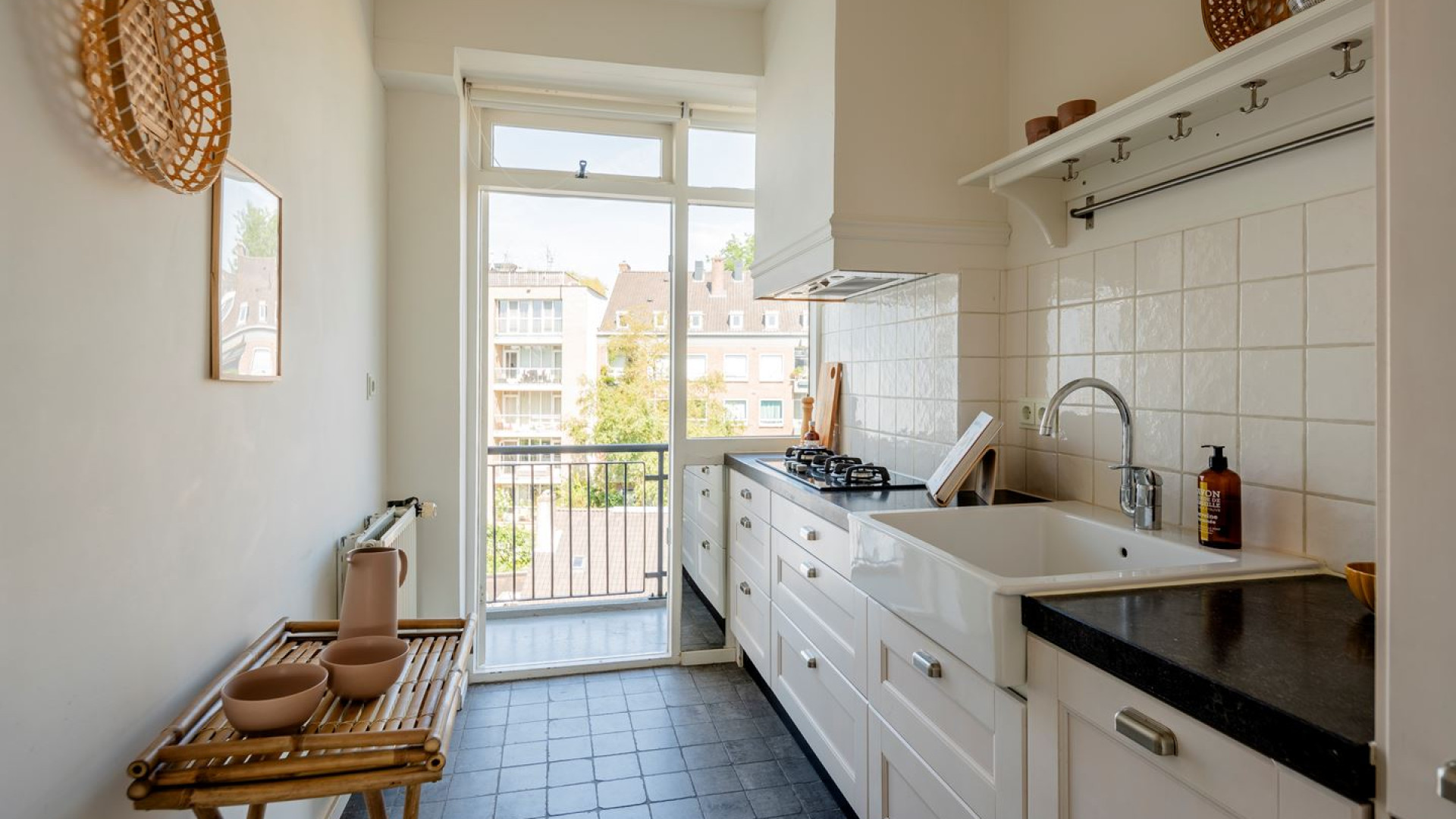 Bob Sikkes, bouwdeskundige van RTL programma Kopen zonder Kijken,  koopt penthouse in Amsterdam. Zie foto's 6