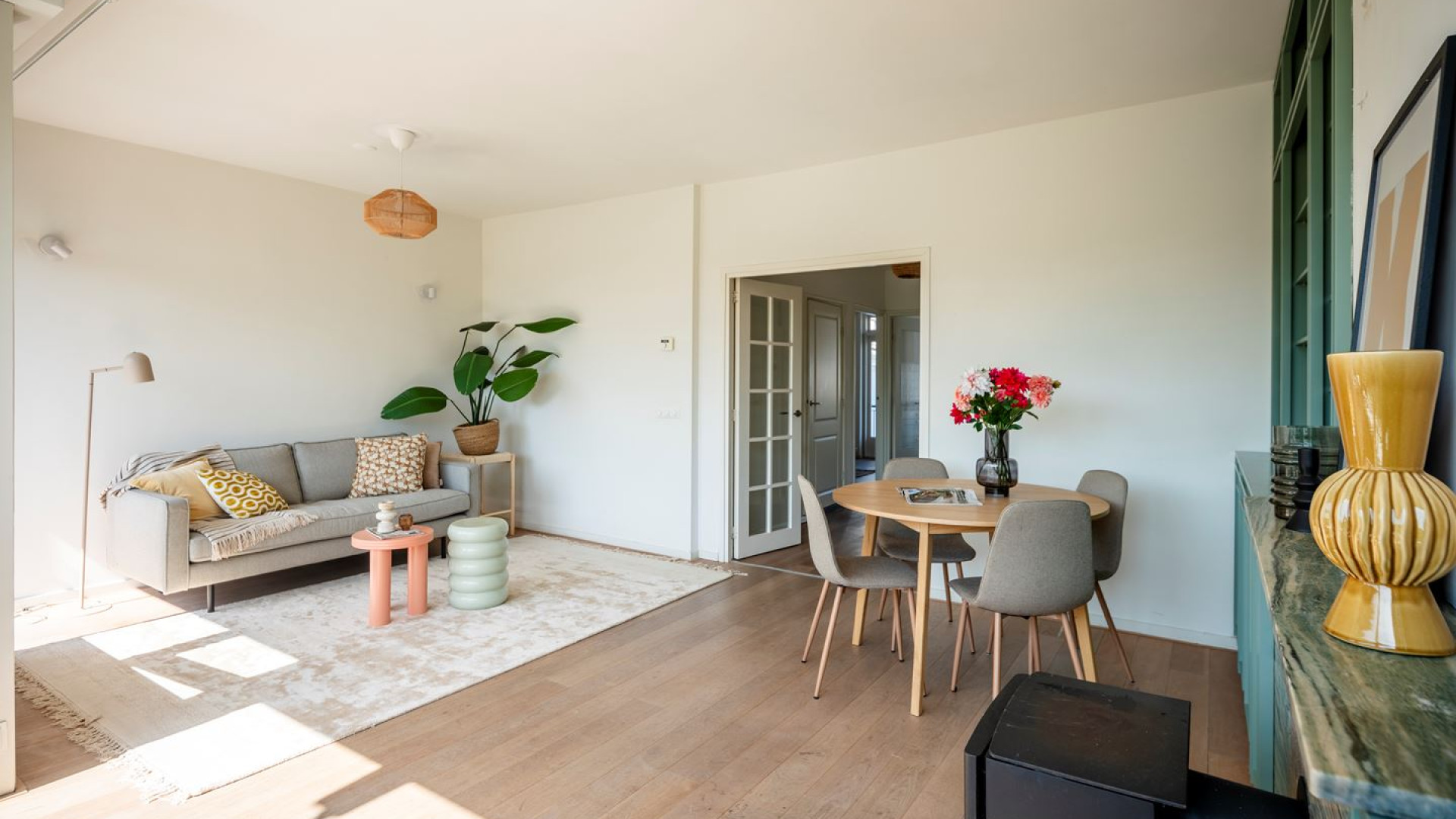 Bob Sikkes, bouwdeskundige van RTL programma Kopen zonder Kijken,  koopt penthouse in Amsterdam. Zie foto's 8