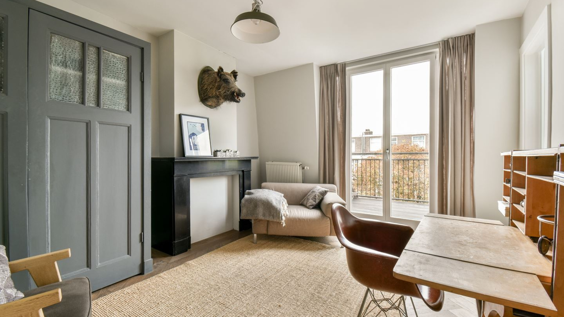 VERKOCHT: Bob Sikkes, van Kopen zonder Kijken, maakt forse winst op zijn zelf verbouwde dubbele bovenhuis in Amsterdam. Zie foto's 5
