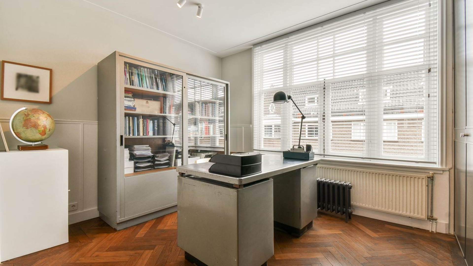 VERKOCHT: Bob Sikkes, van Kopen zonder Kijken, maakt forse winst op zijn zelf verbouwde dubbele bovenhuis in Amsterdam. Zie foto's 6