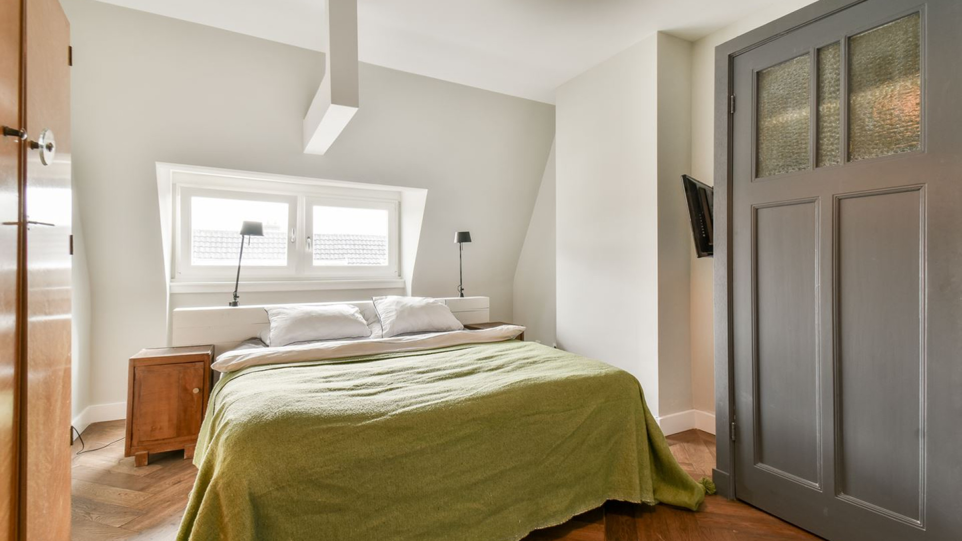 VERKOCHT: Bob Sikkes, van Kopen zonder Kijken, maakt forse winst op zijn zelf verbouwde dubbele bovenhuis in Amsterdam. Zie foto's 7