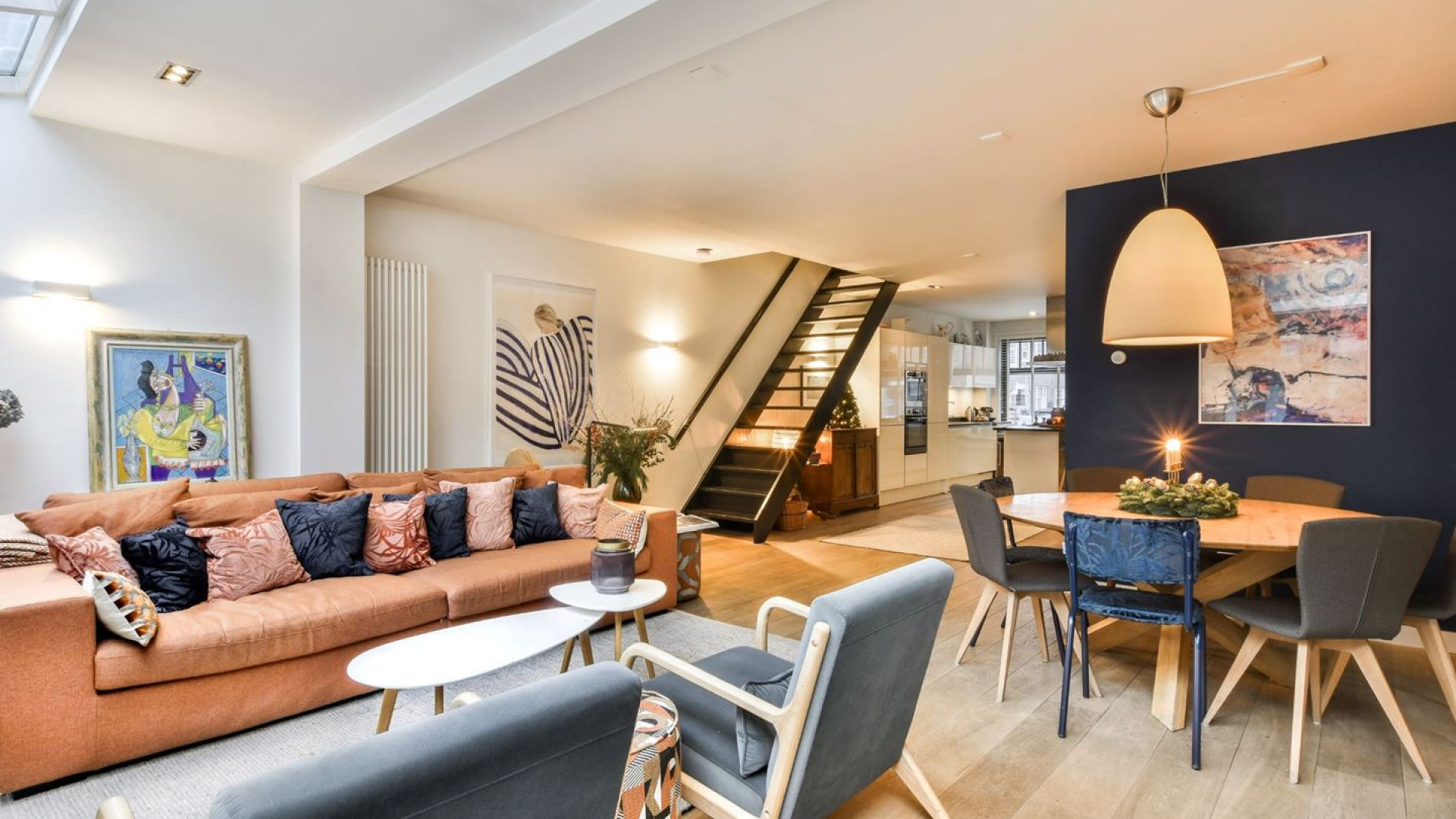 Barbara Barend verhuurt haar prachtige Amsterdamse woning voor een forse huur. Zie foto's 2