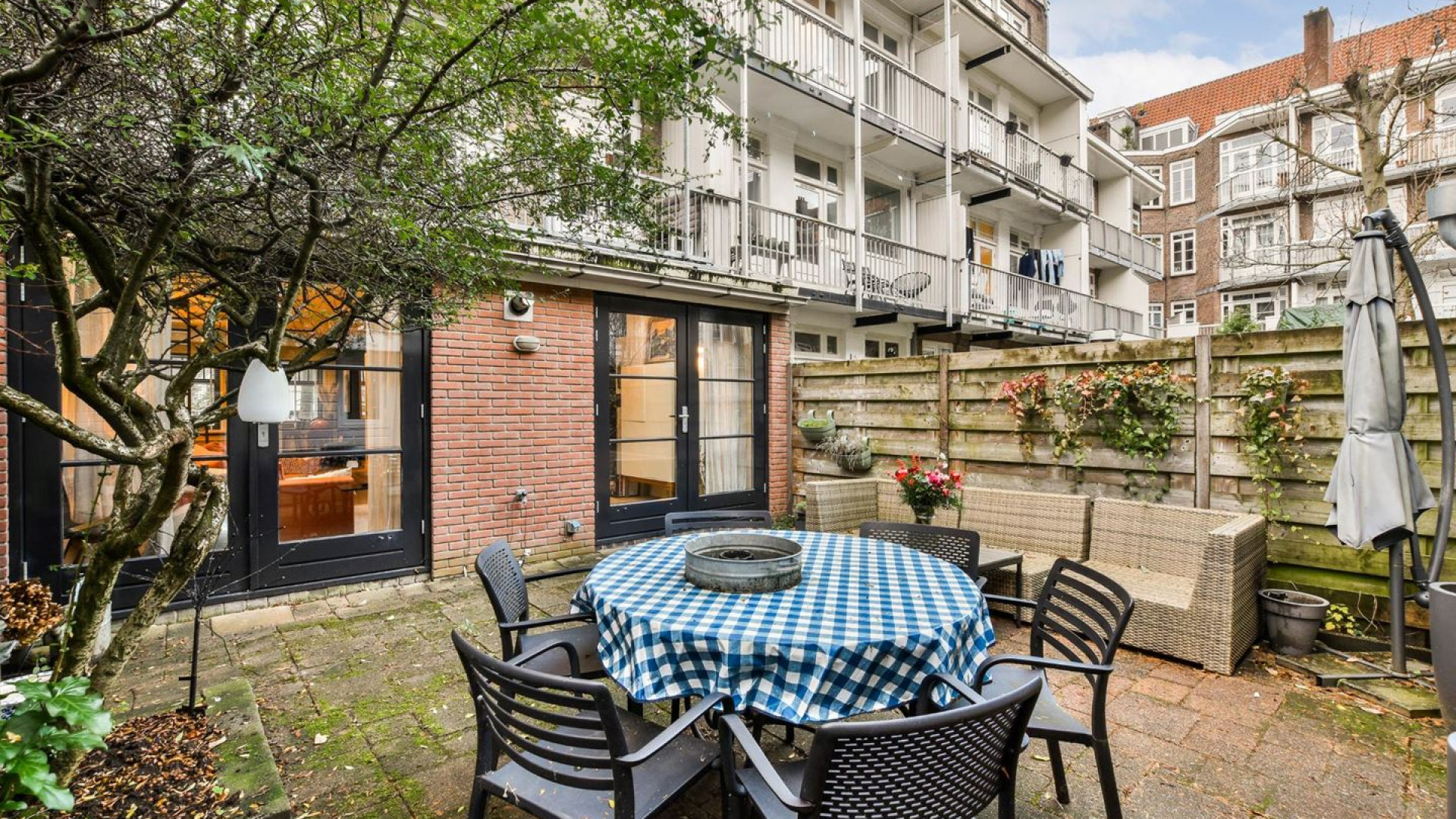 Barbara Barend verhuurt haar prachtige Amsterdamse woning voor een forse huur. Zie foto's 3