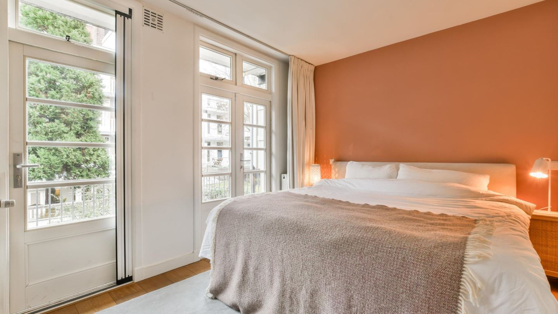 Barbara Barend verhuurt haar prachtige Amsterdamse woning voor een forse huur. Zie foto's 6