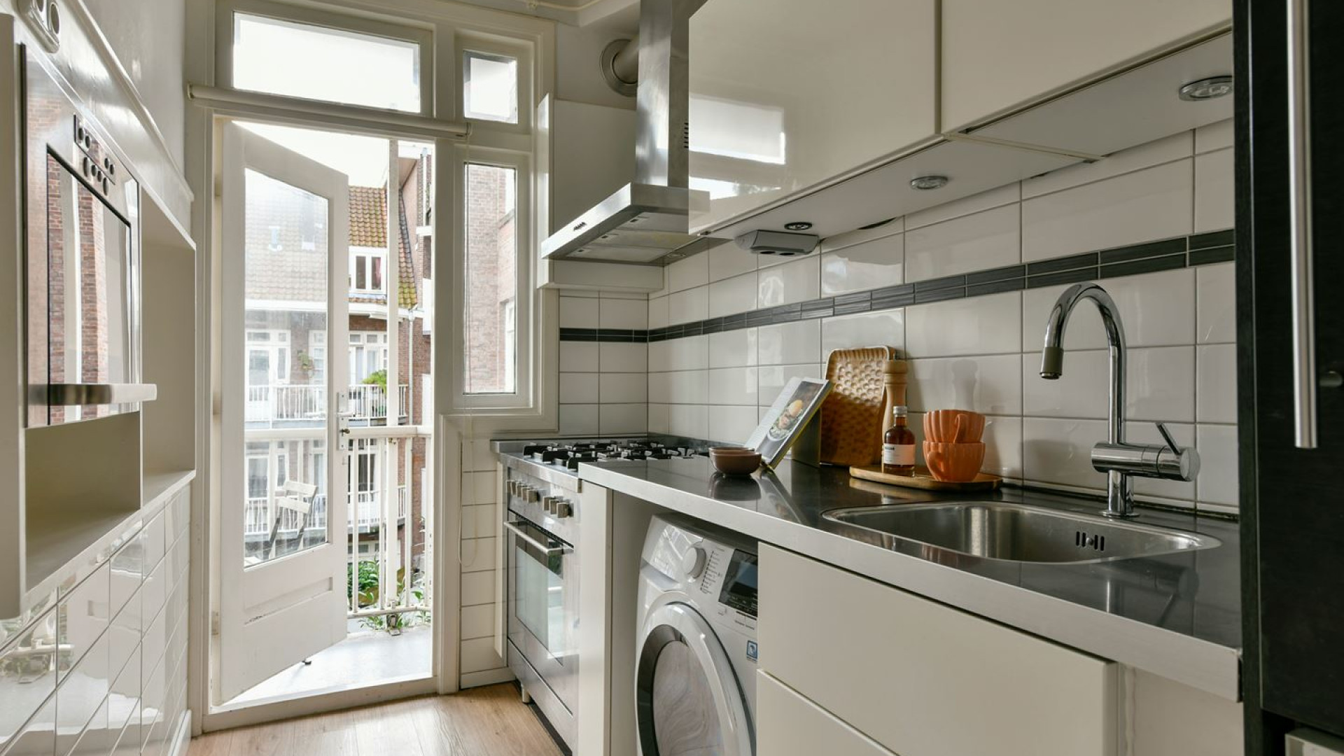 Chazia Mourali zet dit prachtige appartement met flinke winst te koop. Zie foto's 3