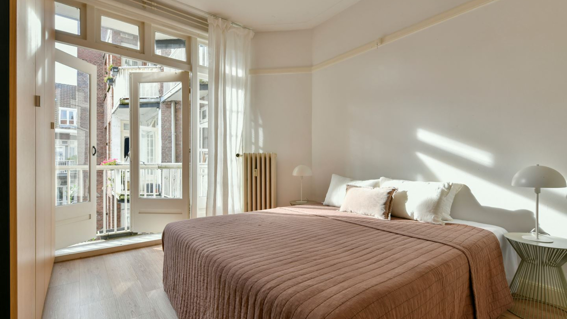 Chazia Mourali zet dit prachtige appartement met flinke winst te koop. Zie foto's 4