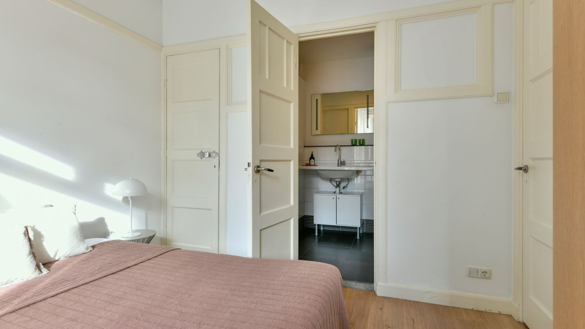 Chazia Mourali zet dit prachtige appartement met flinke winst te koop. Zie foto's 5
