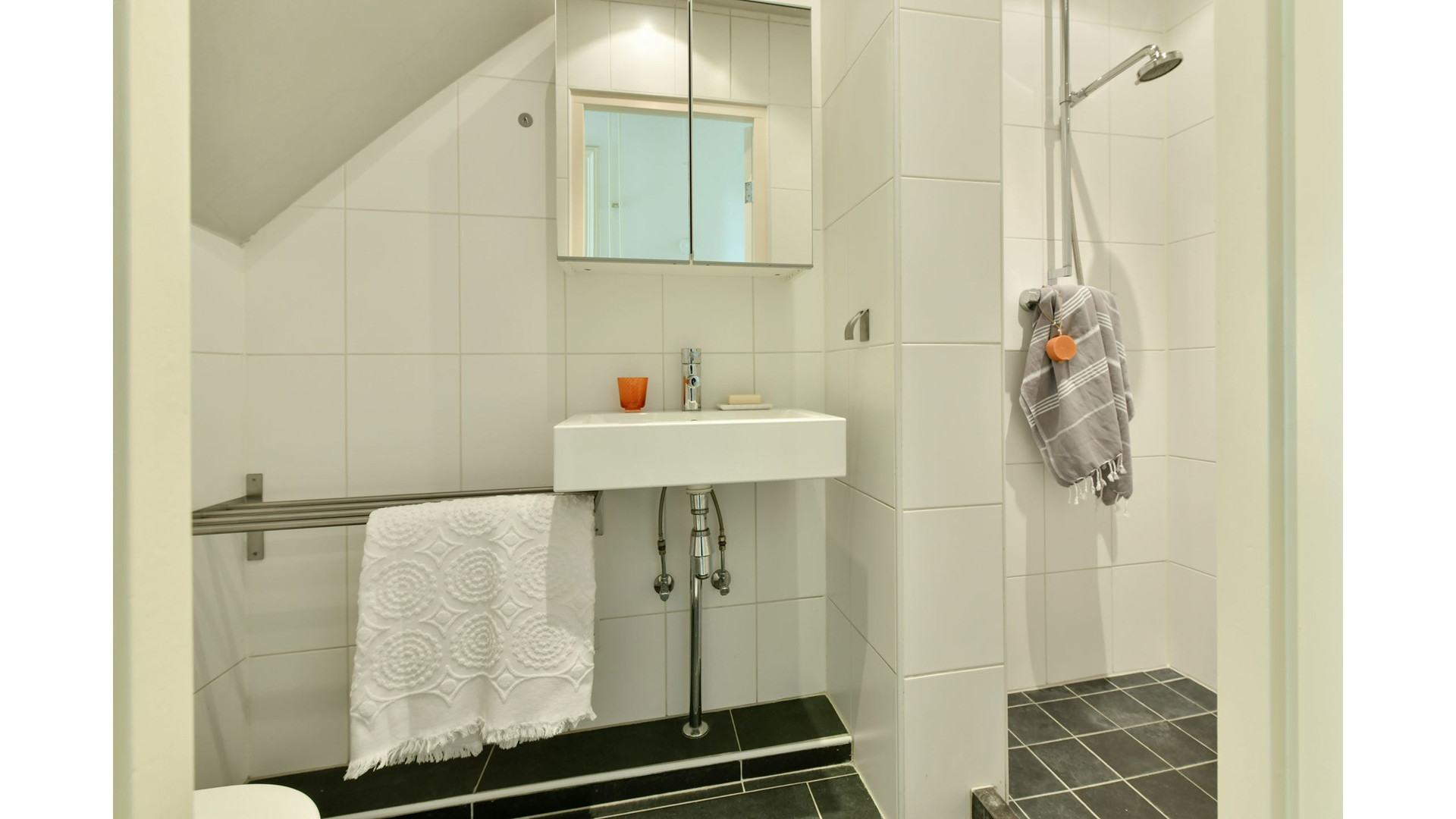 VERKOCHT:  Zoons van Ivo Niehe maken giga klapper met de verkoop van hun appartement. Zie foto's 7