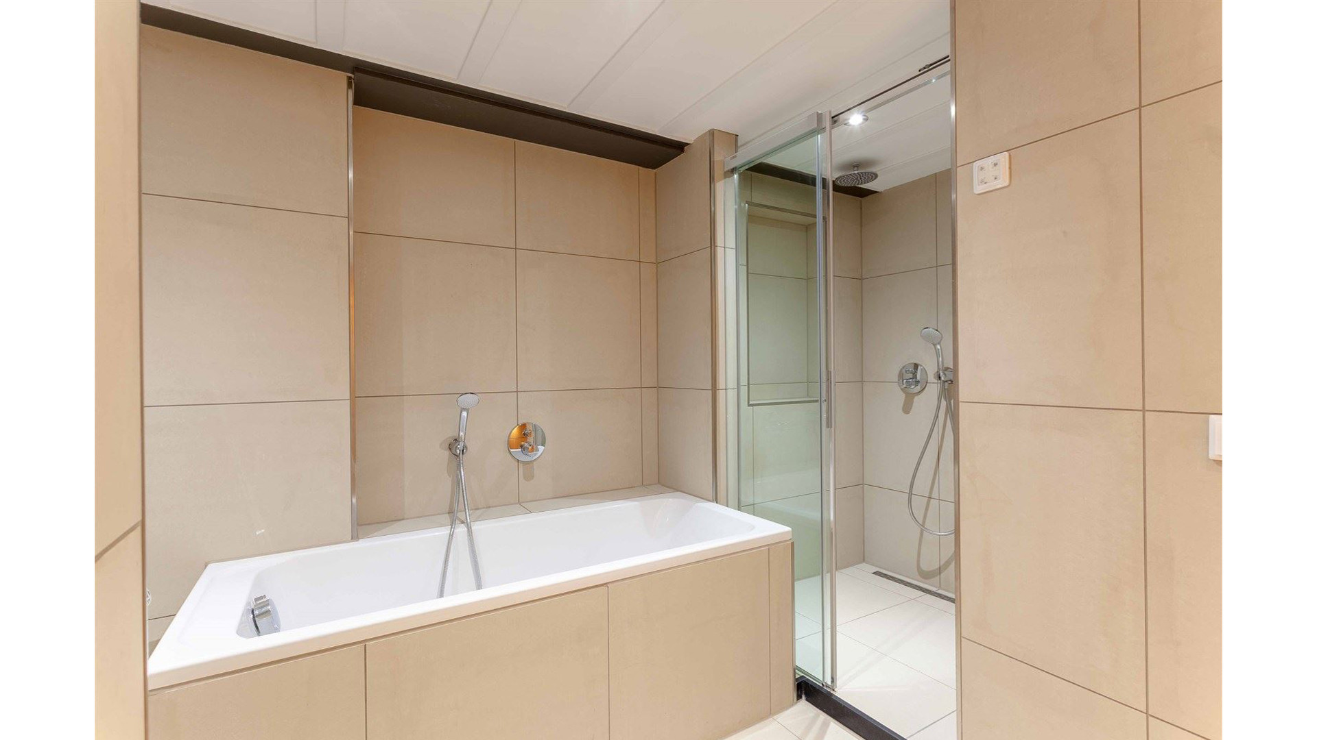 Gaan Roxy Dekker en Koen van Heest in dit door Piet Boon ontworpen design appartement wonen? Zie foto's 9
