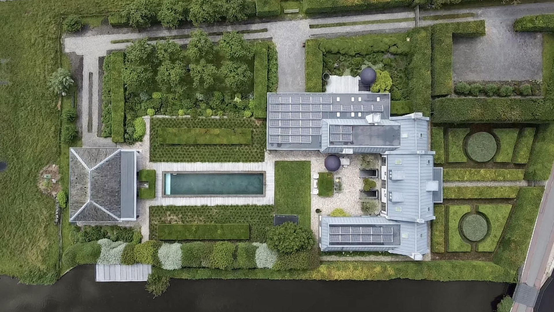 Topontwerper Piet Boon zet zijn eigen landhuis voor miljoenen te koop. Zie foto's 9