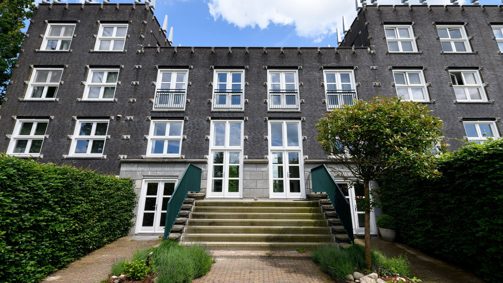 Kort voor de breuk met Sam van Royen kocht Suzanne Schulting deze woning. Zie foto's 2