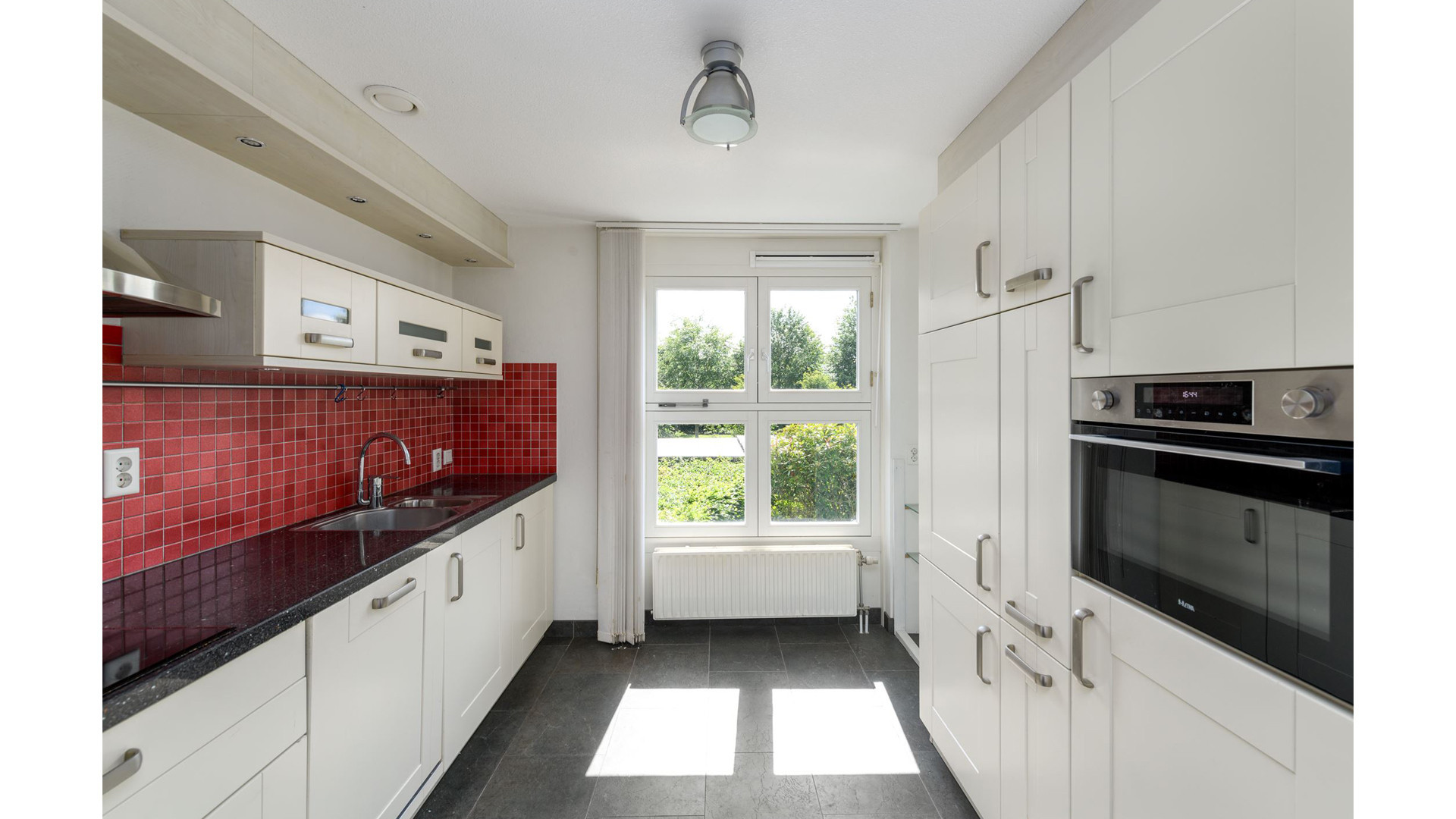 Kort voor de breuk met Sam van Royen kocht Suzanne Schulting deze woning. Zie foto's 6