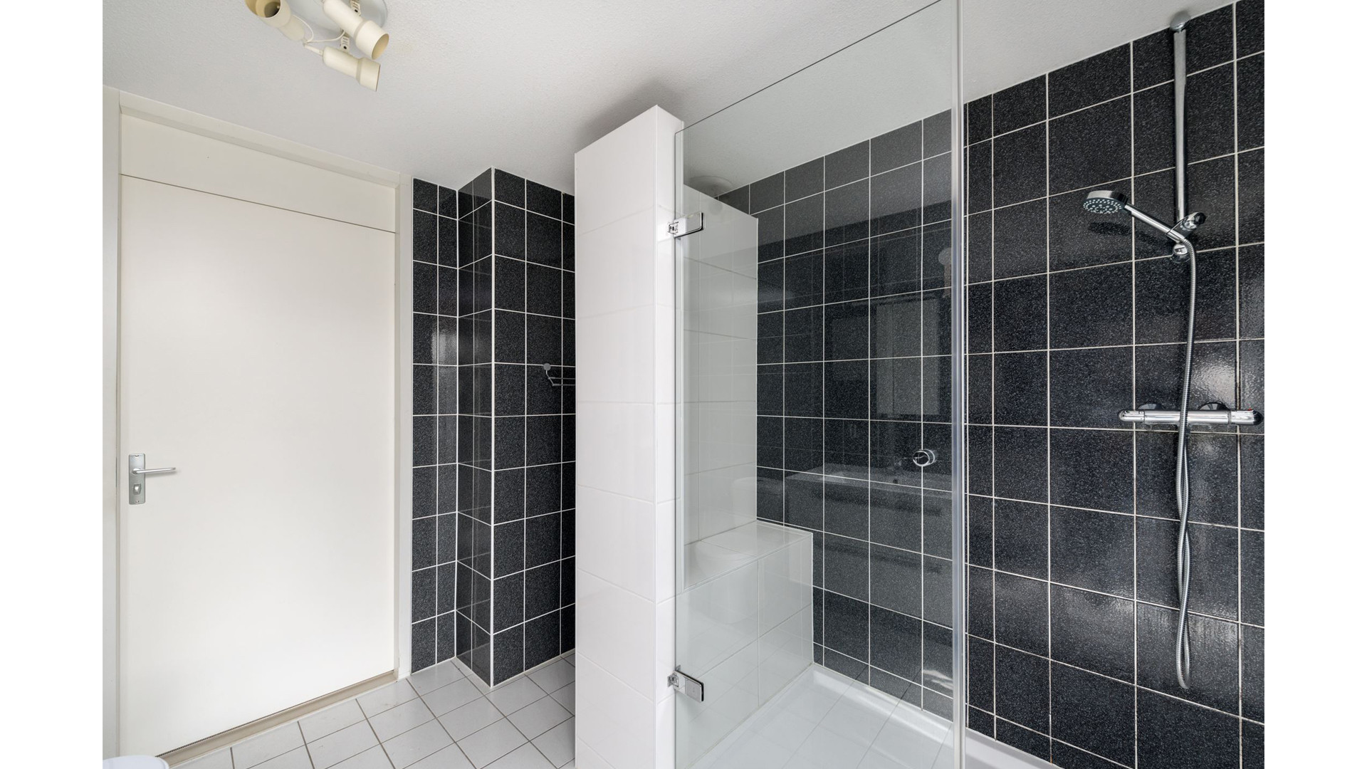 Kort voor de breuk met Sam van Royen kocht Suzanne Schulting deze woning. Zie foto's 10