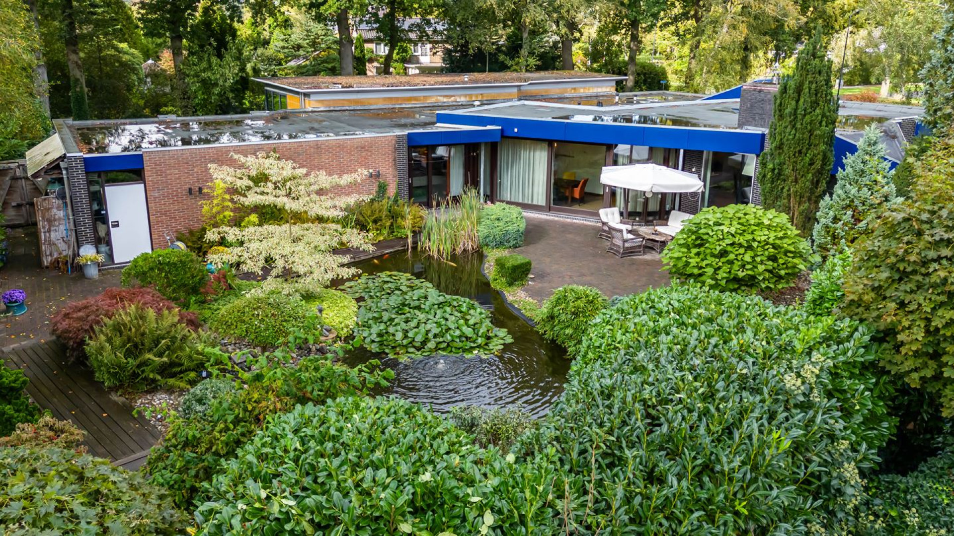Weduwnaar van Jacques DAncona zet hun bungalow te koop. Zie foto's 9