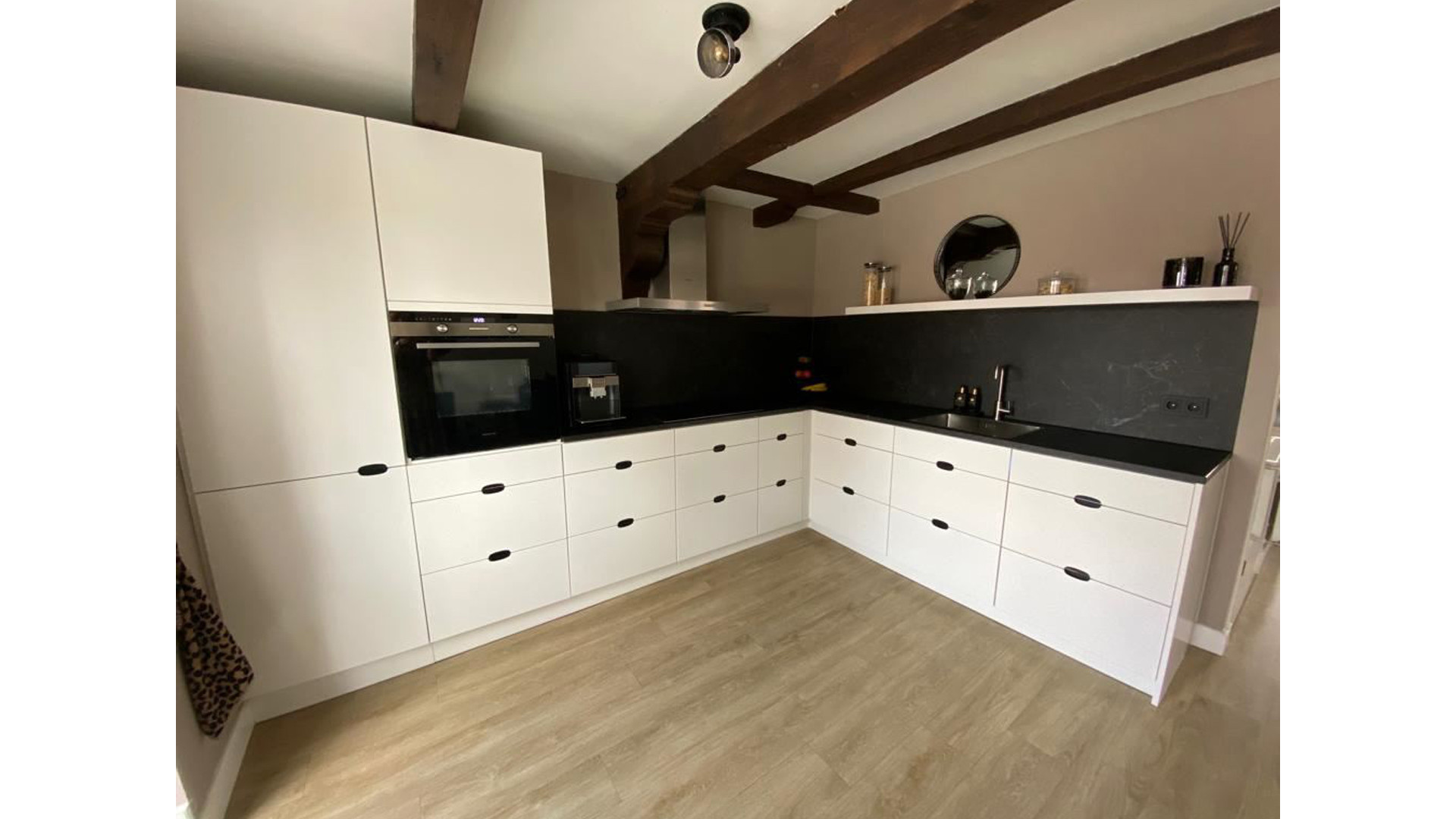 Deze prachtige maisonnette huurt Igone de Jongh, de ex vrouw van Thijs Romer. Zie foto's 5