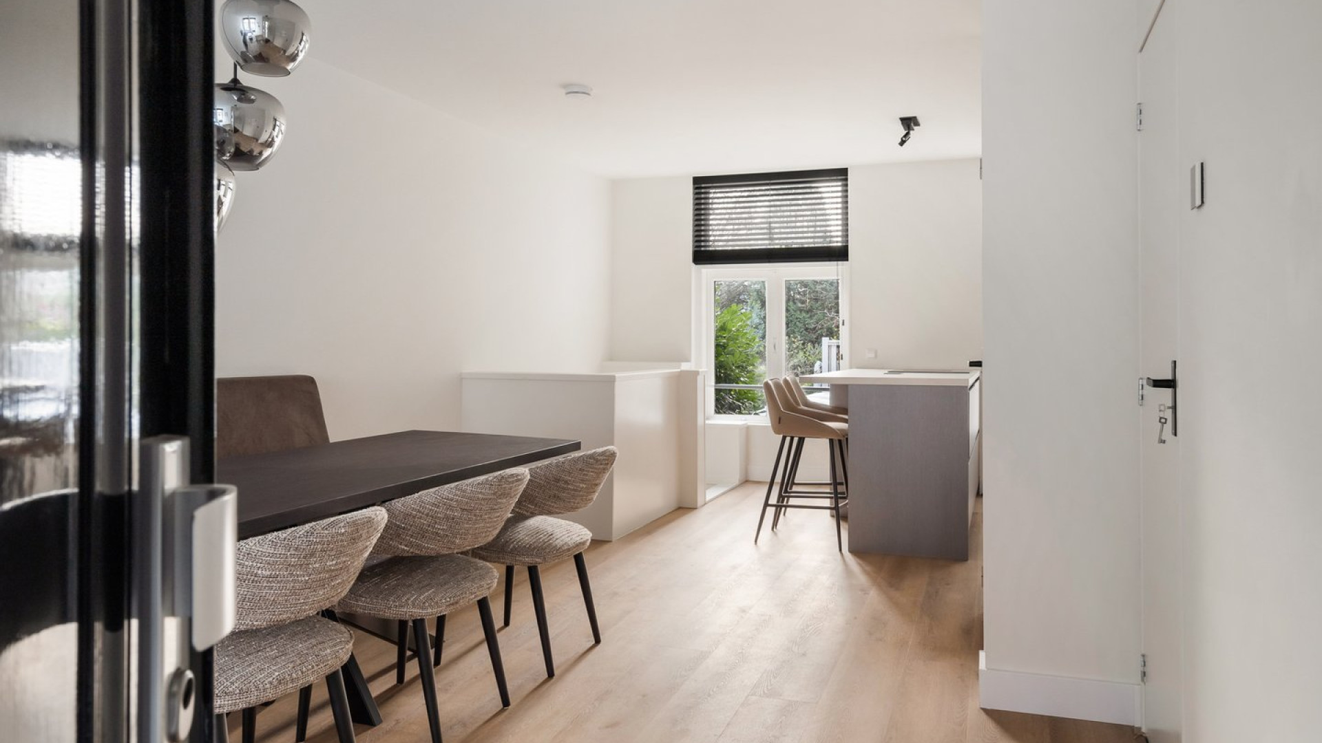 Liverpool en Nederlands Elftal speler Ryan Gravenberch zet zijn appartement in Amsterdam te huur. Zie foto's 3