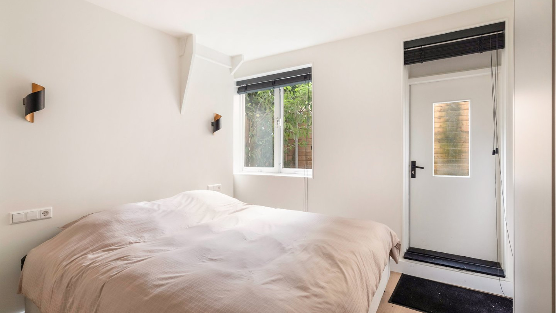 Liverpool en Nederlands Elftal speler Ryan Gravenberch zet zijn appartement in Amsterdam te huur. Zie foto's 9