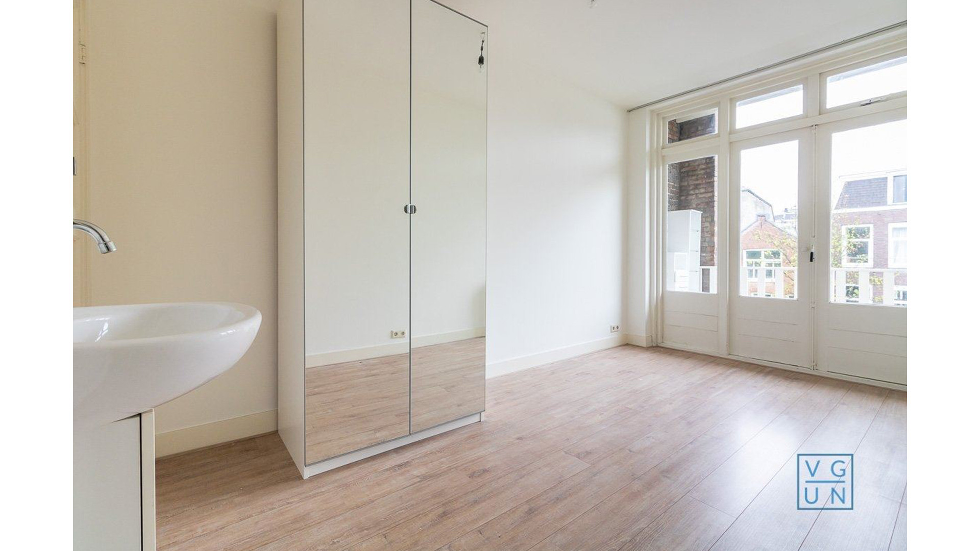 Kort voor de scheiding kocht Gijs Groenteman dit tweekamer appartement. Zie foto's 5