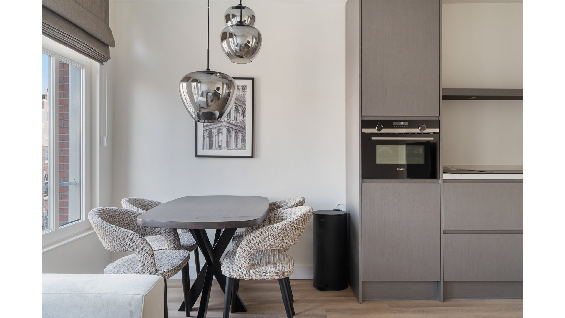Liverpool speler Ryan Gravenbrech haalt voor de zekerheid dit appartement uit de verhuur. Zie foto's 5