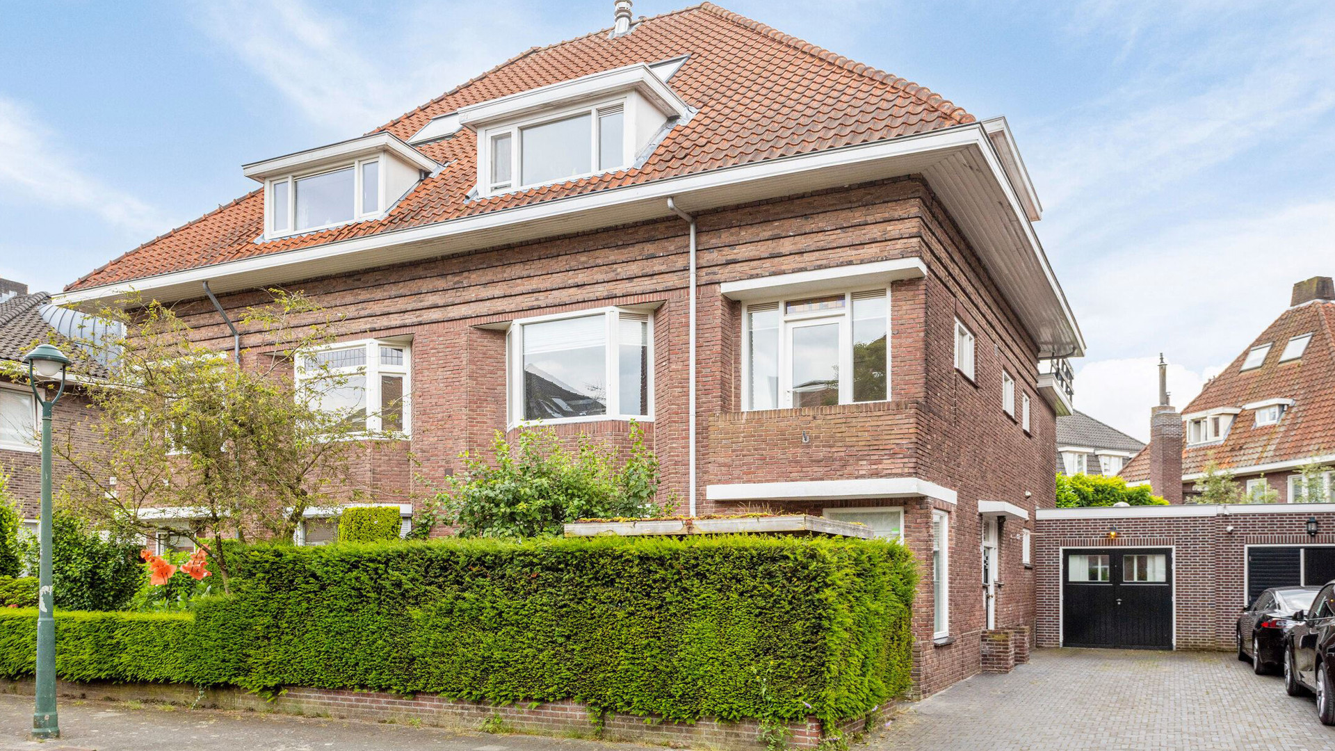 PSV speler Rick Karsdorp koopt deze prachtige stadsvilla in Eindhoven. Zie foto's 2