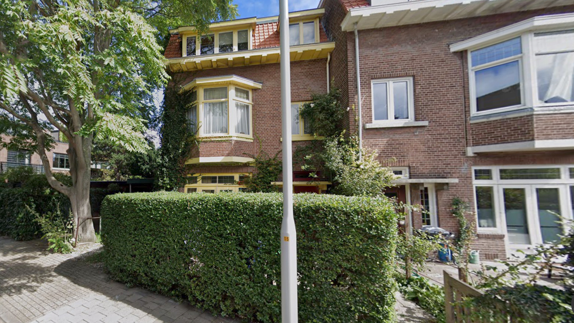 Sterfhuis Wieteke van Dort voor deze wat tegenvallende prijs verkocht. Zie foto's 2