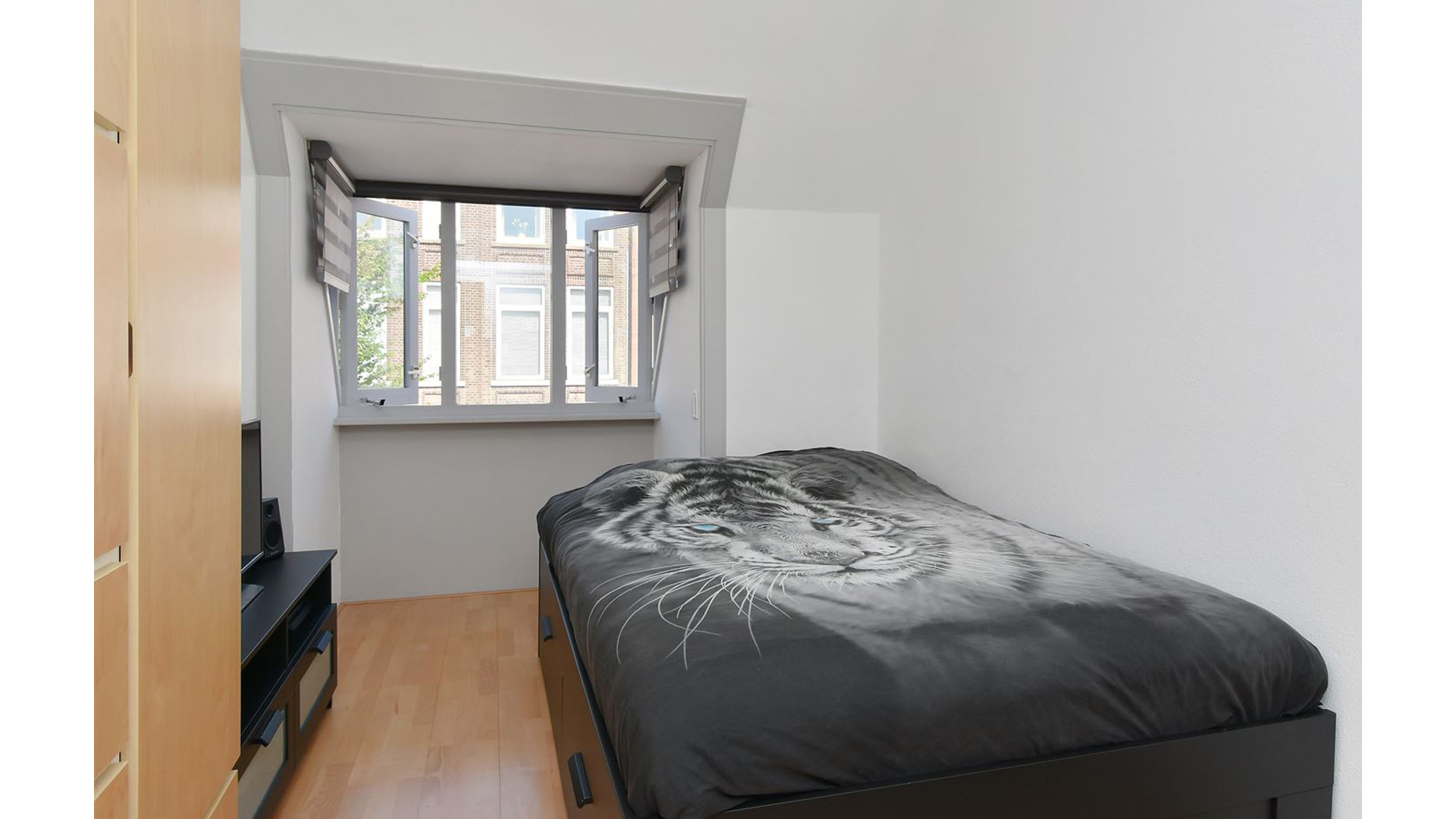 Dennis Weening en zijn vrouw Stella vechten om deze woning. Zie foto's 7