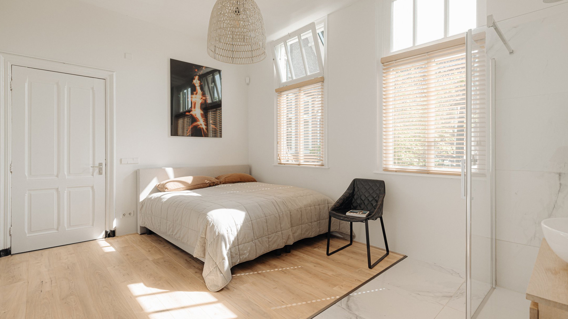 Top fotograaf en SBS Shownieuws deskundige William Rutten zet zijn bijzondere woning te koop. Zie foto's 7