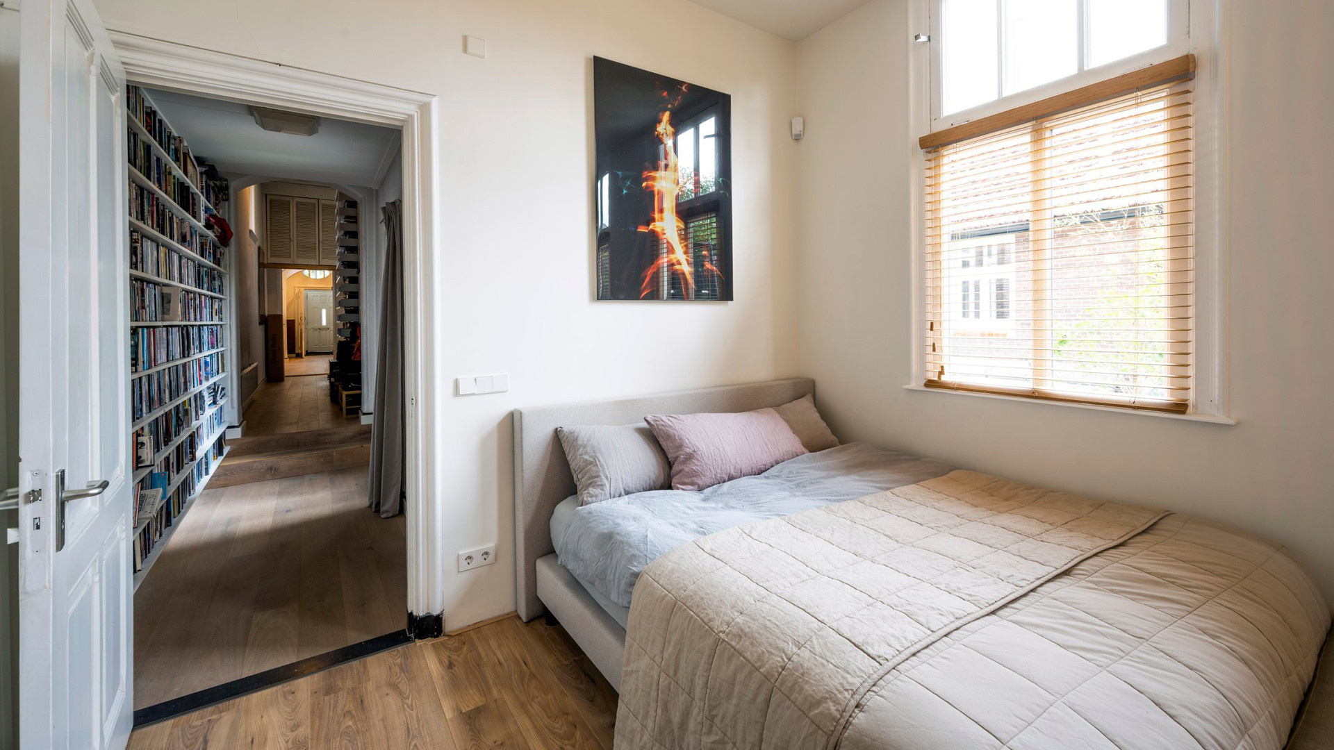 Top fotograaf en SBS Shownieuws deskundige William Rutten zet zijn bijzondere woning te koop. Zie foto's 8