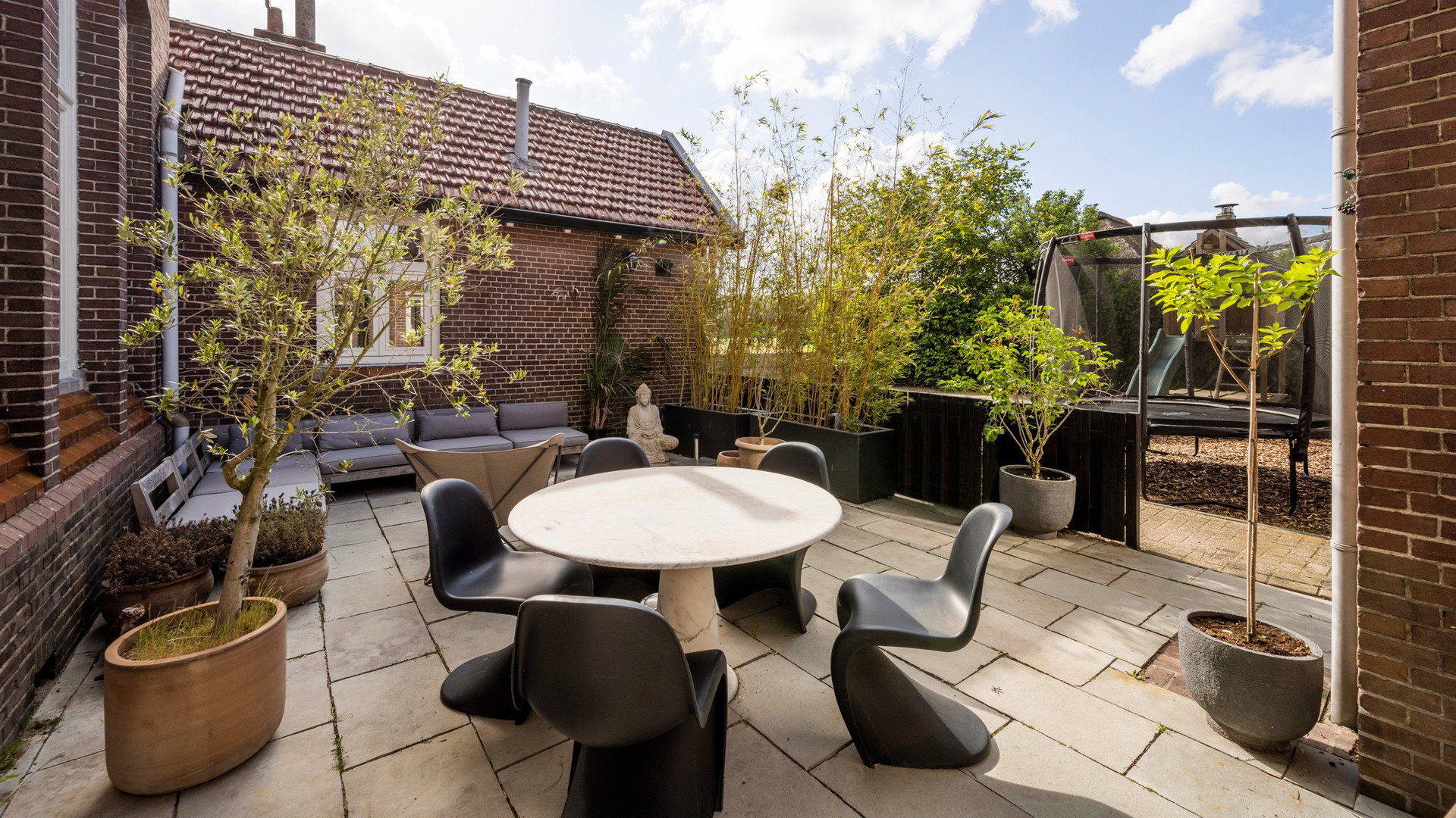 Top fotograaf en SBS Shownieuws deskundige William Rutten zet zijn bijzondere woning te koop. Zie foto's 10