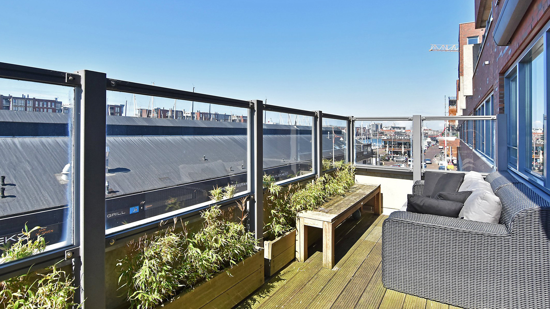 MAX omroepbaas Jan Slagter koopt dit droom appartement aan de Scheveningse Haven.. Zie foto's 10