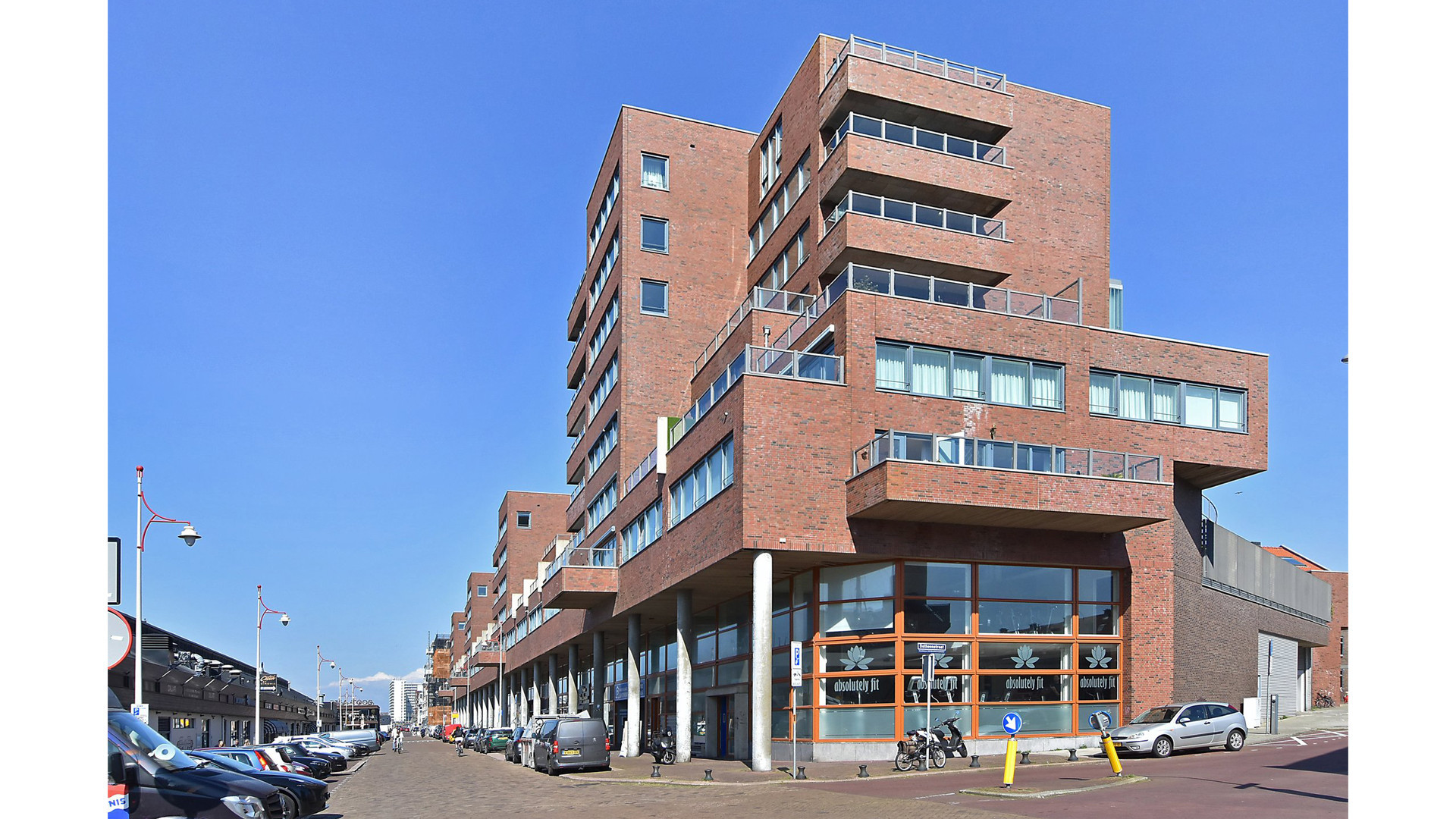 MAX omroepbaas Jan Slagter koopt dit droom appartement aan de Scheveningse Haven.. Zie foto's 2