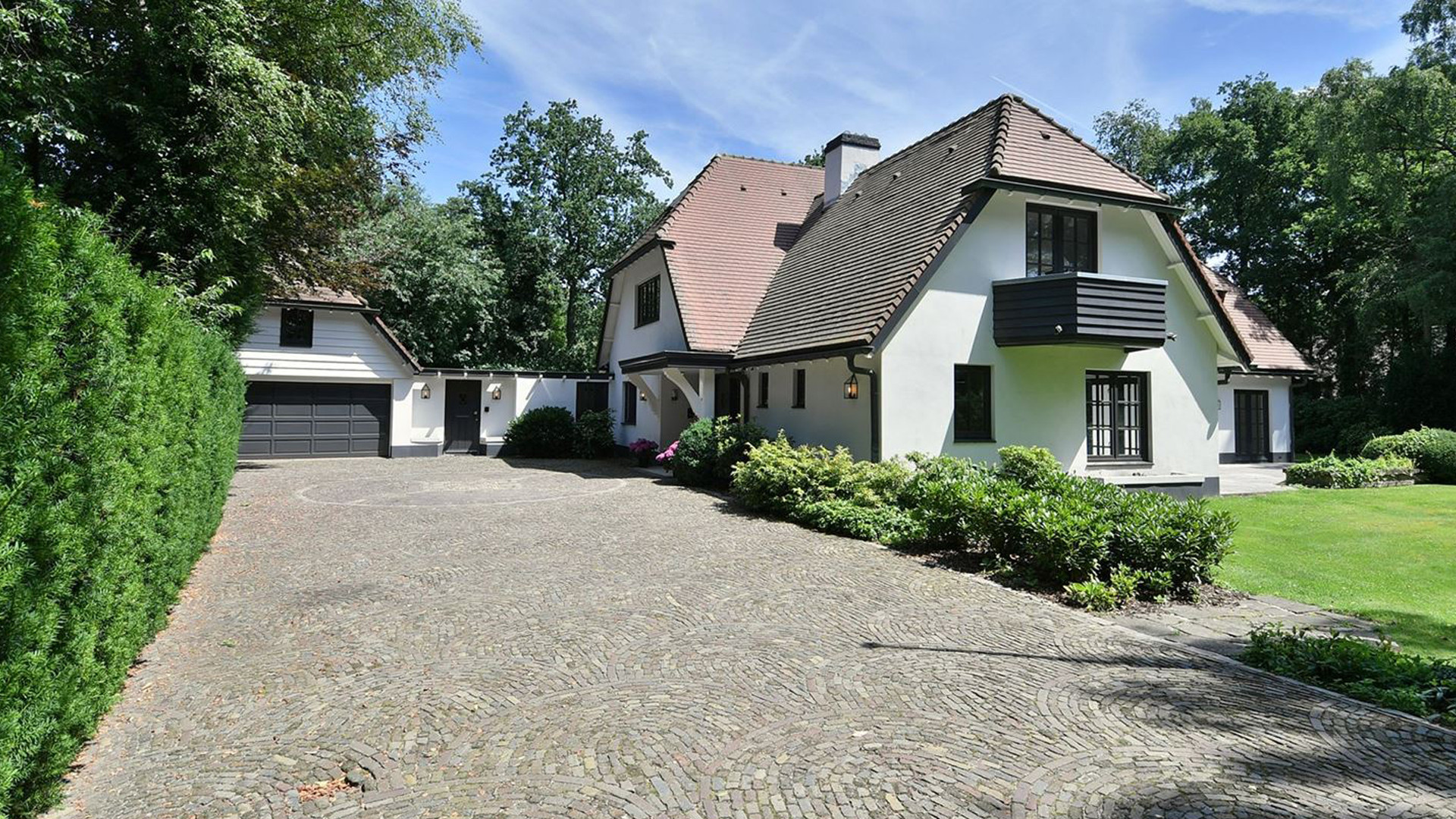 Ajax aanvoerder Jordan Henderson koopt deze miljoenen villa in Het Gooi. Zie foto's 2