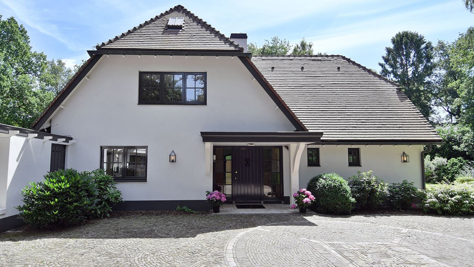 Ajax aanvoerder Jordan Henderson koopt deze miljoenen villa in Het Gooi. Zie foto's 3