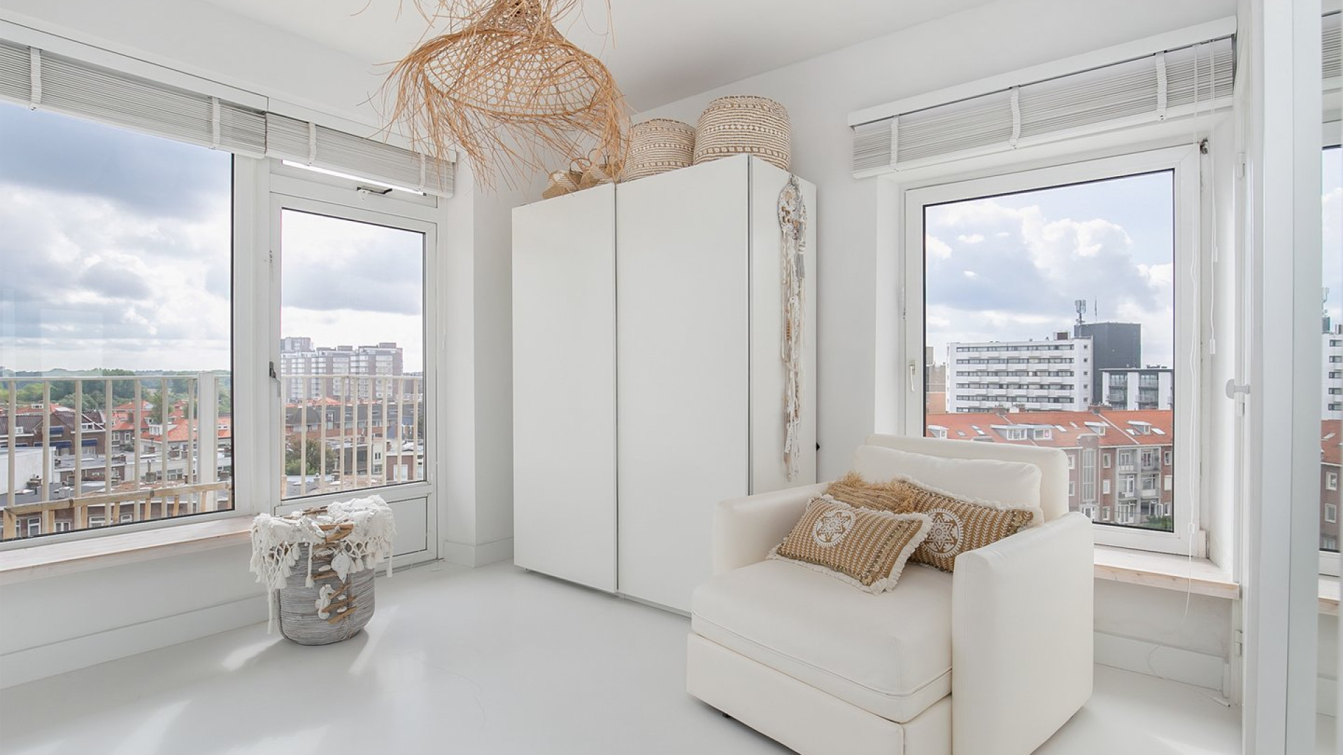 Rene van der Gijp koopt dit schitterende appartement in Scheveningen met uitzicht op zee, strand en de Pier. Zie foto's 10