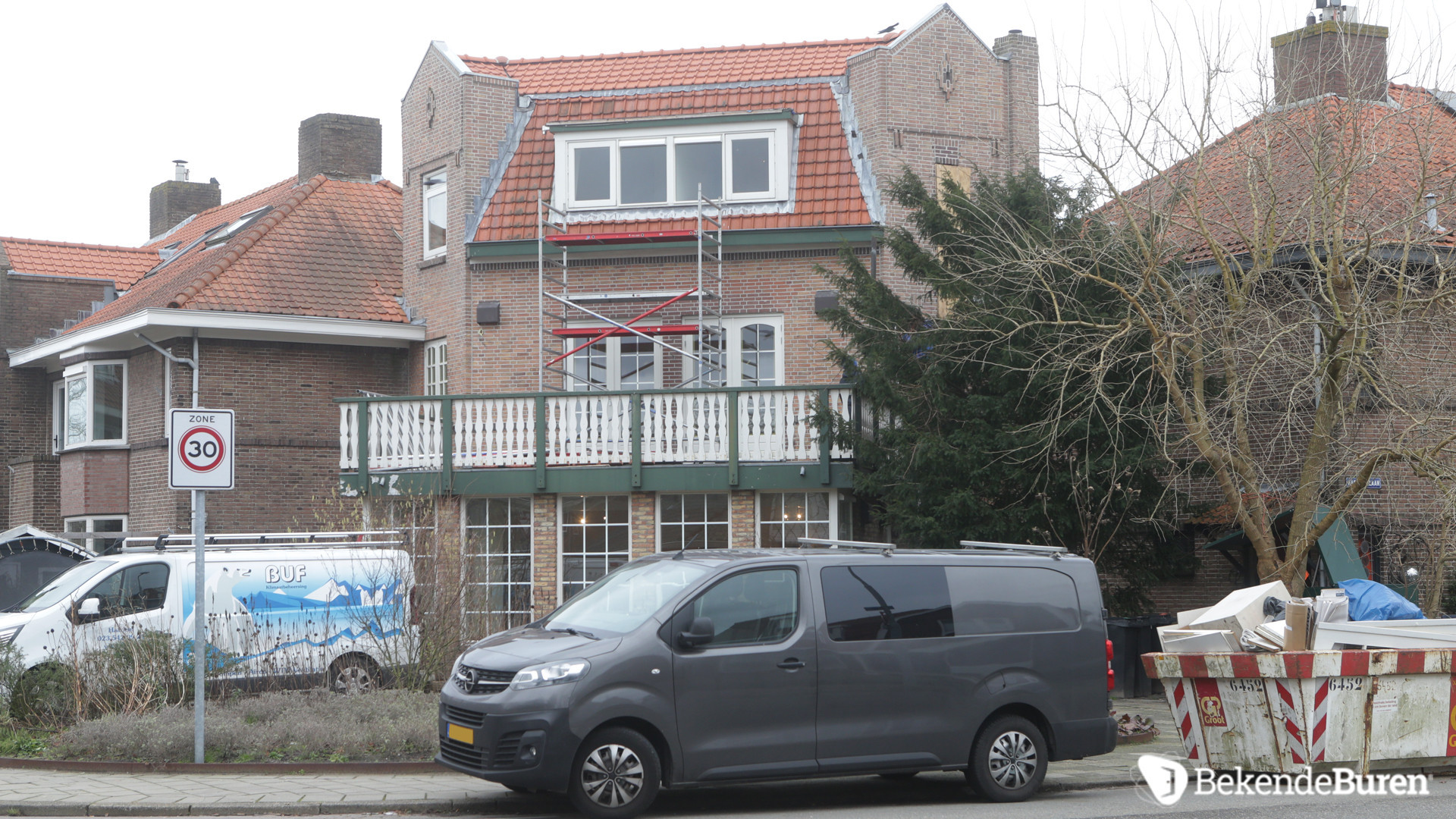 Augurkenkoning Oos Kesbeke verkoopt zijn huis onder de marktwaarde aan zijn zoon Camiel. Zie foto's 3