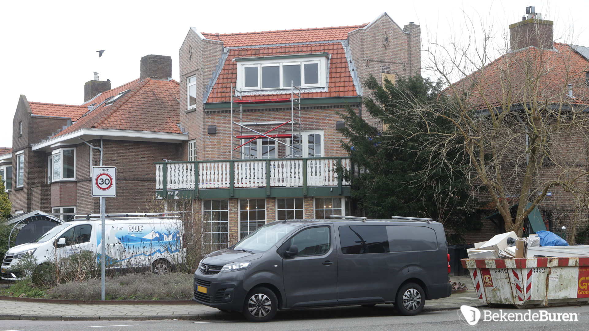 Augurkenkoning Oos Kesbeke verkoopt zijn huis onder de marktwaarde aan zijn zoon Camiel. Zie foto's 2