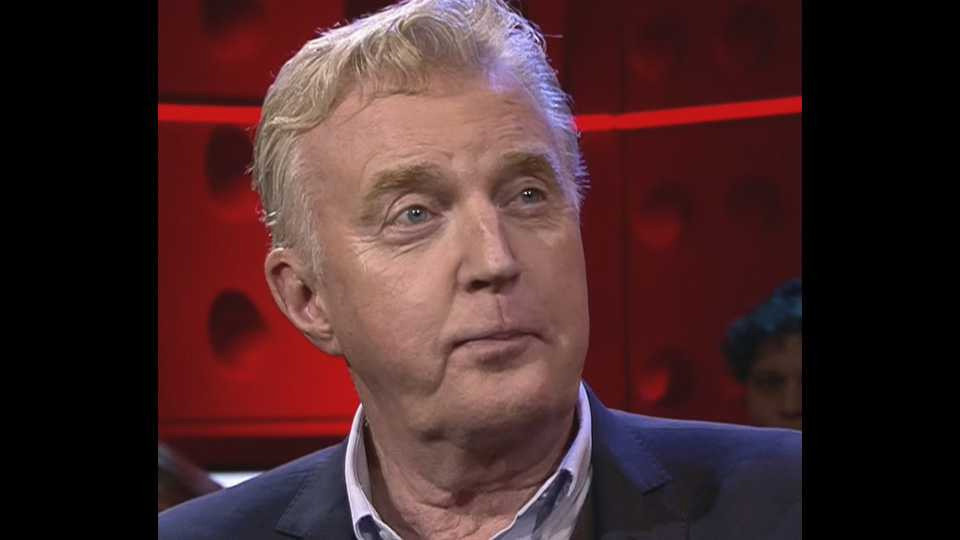 Andre van Duin veranderde dit bankgebouw in een prachtige woning. Zie foto's