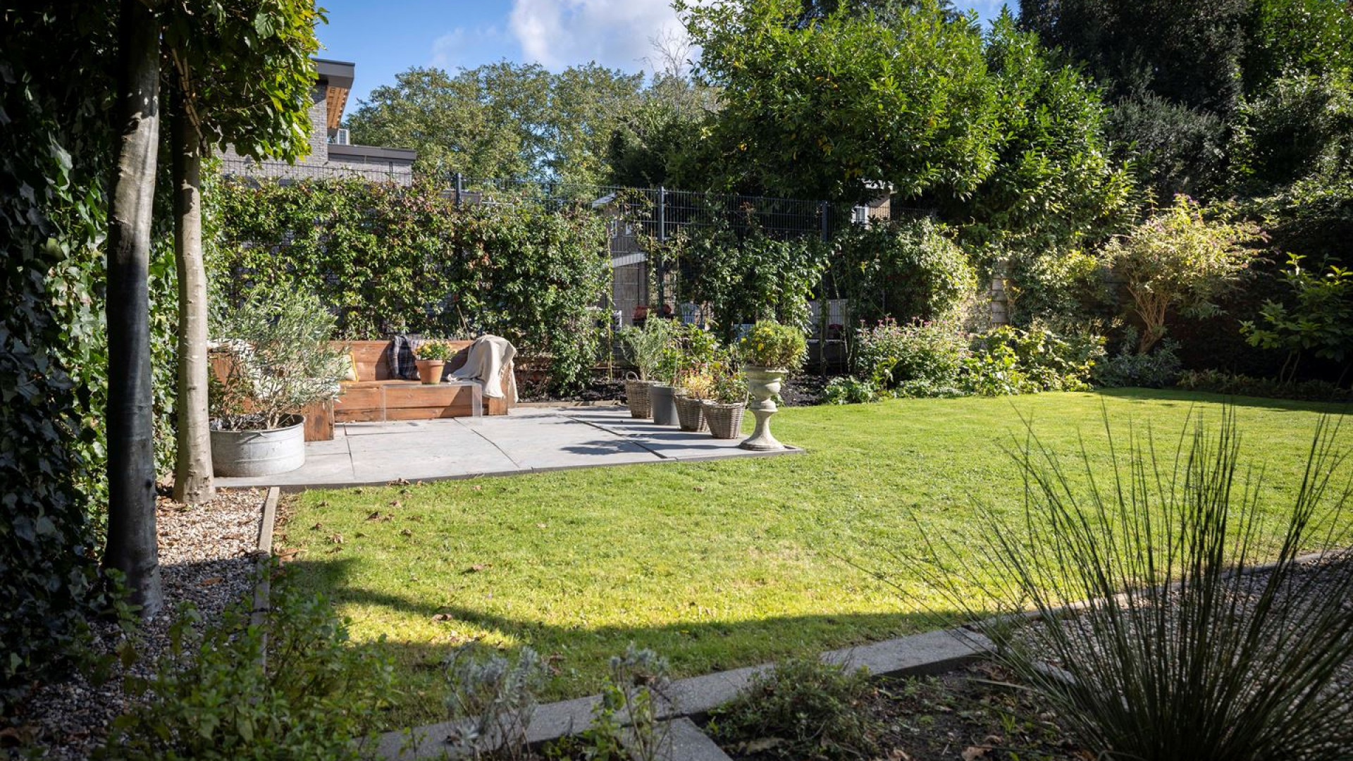 Top model Romee Strijd koopt miljoenen villa in Amsterdam Zuid. Zie foto's 11