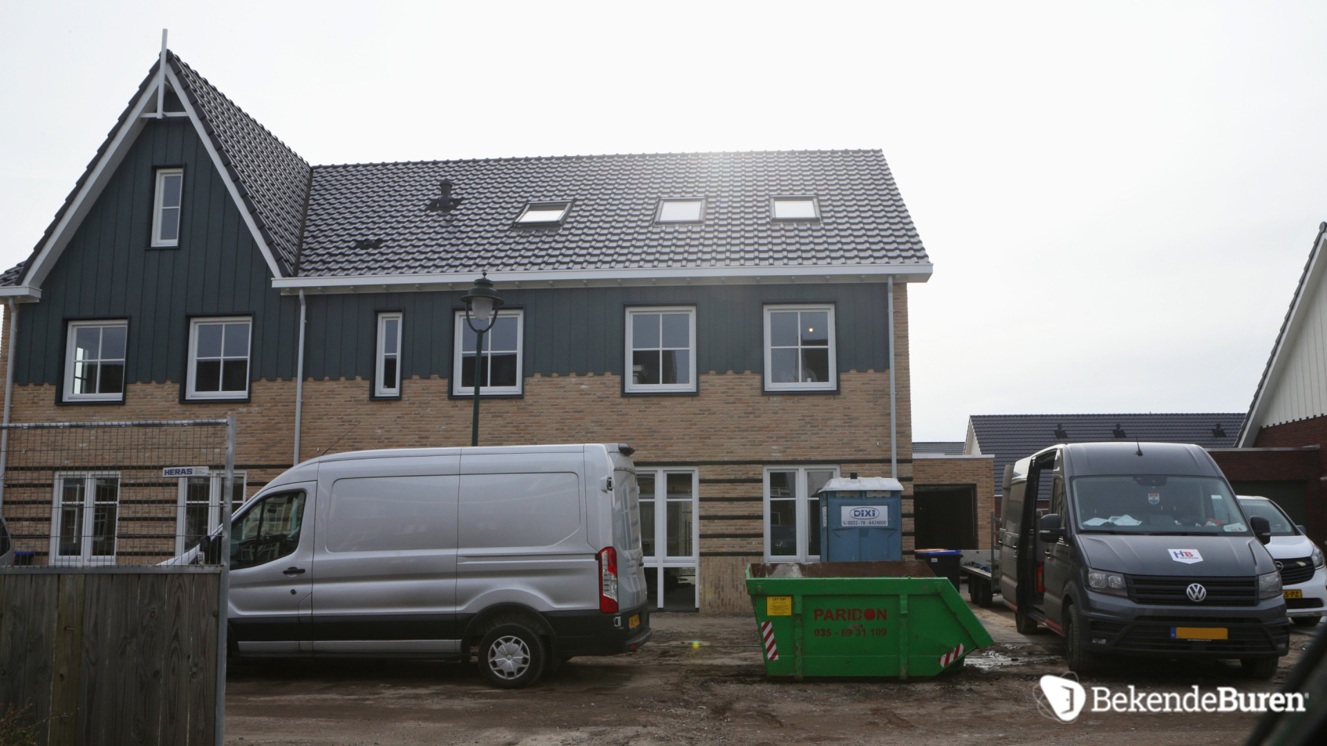 Hier beginnen Danny Froger en zijn gezin aan een nieuw hoofdstuk in hun leven. Zie foto's 4