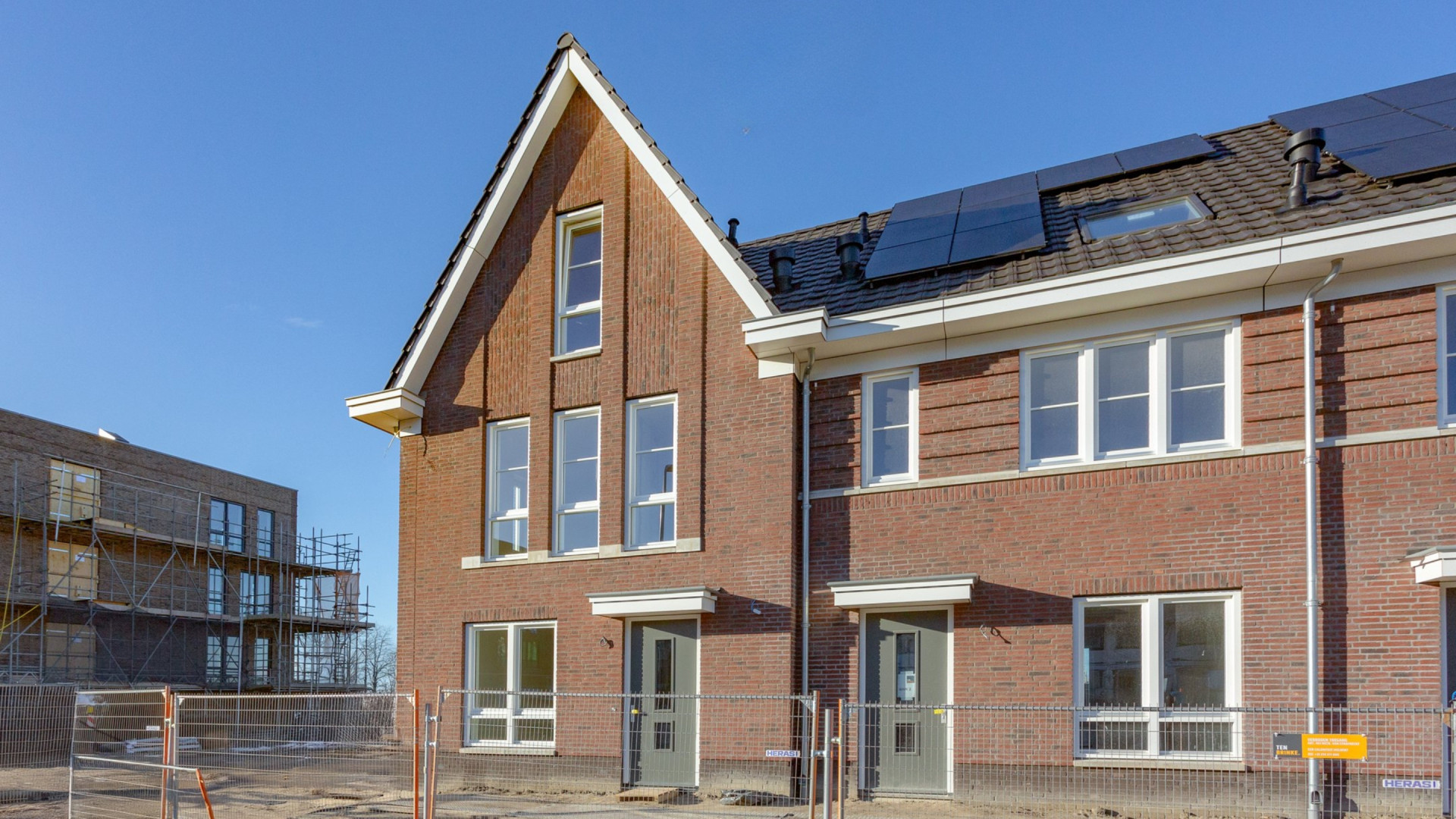 Volkszanger Yves Berendse verkoopt zijn nieuwbouw woning met tienduizenden euro's verlies. Zie foto's 2
