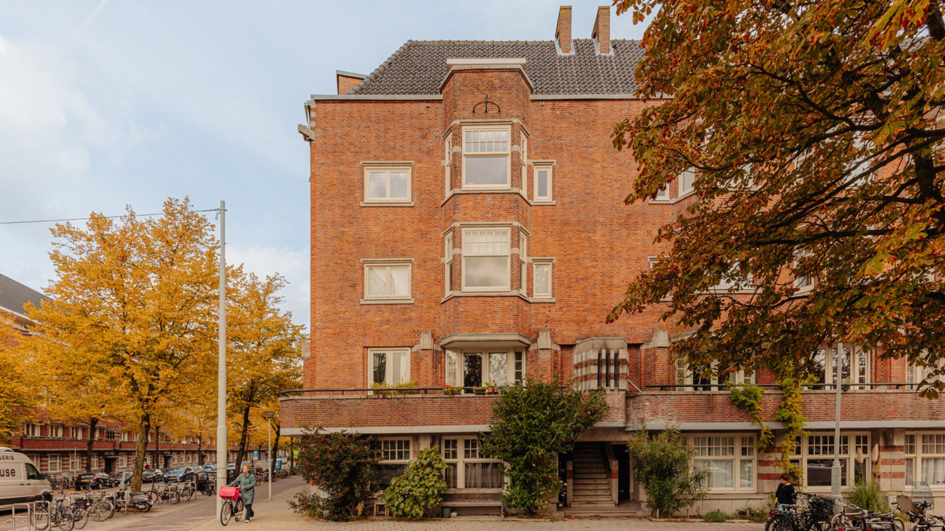 Acteur Victor Reinier zet zijn dubbele bovenhuis in Amsterdam Zuid te koop. Zie foto's 2