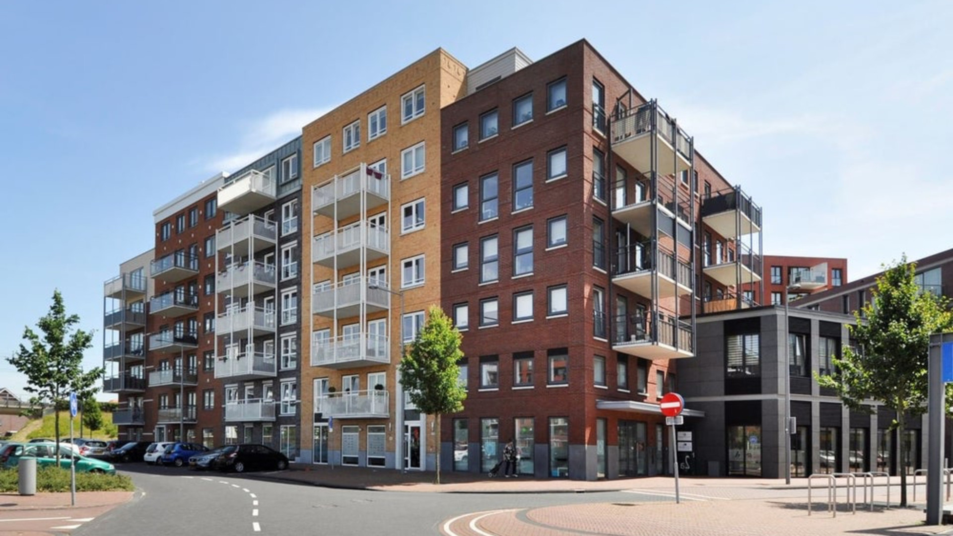 EO boegbeeld Bert van Leeuwen kiest huurder uit honderden gegadigden voor appartement. Zie foto'sZie foto's 2