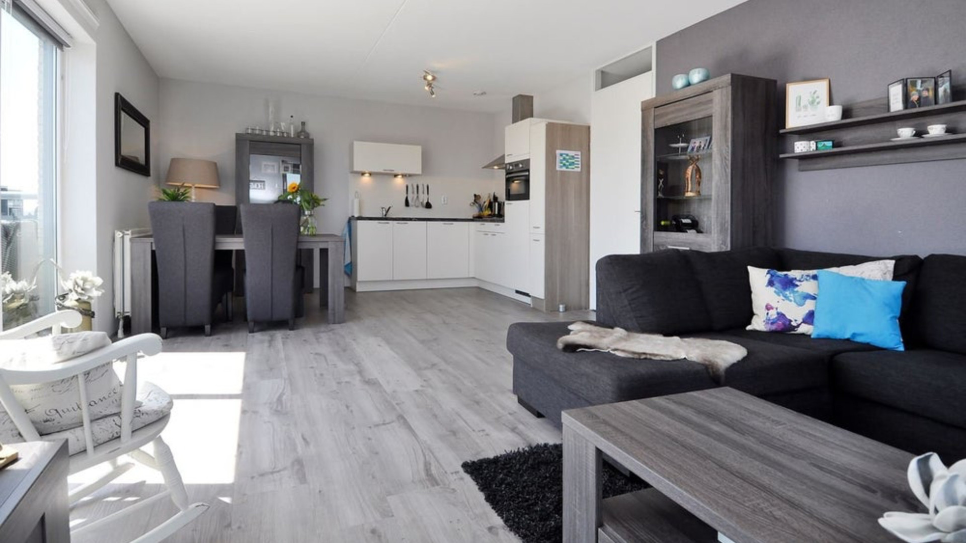 EO boegbeeld Bert van Leeuwen kiest huurder uit honderden gegadigden voor appartement. Zie foto'sZie foto's 4