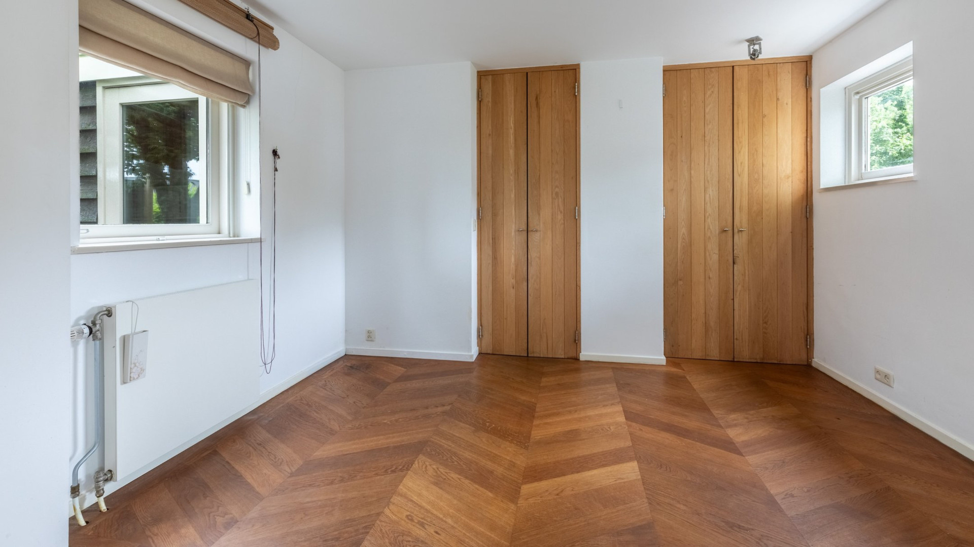 Volkszanger Wesly Bronkhorst koopt deze prachtige villa aan de Loosdrechtse Plassen. Zie foto's 6